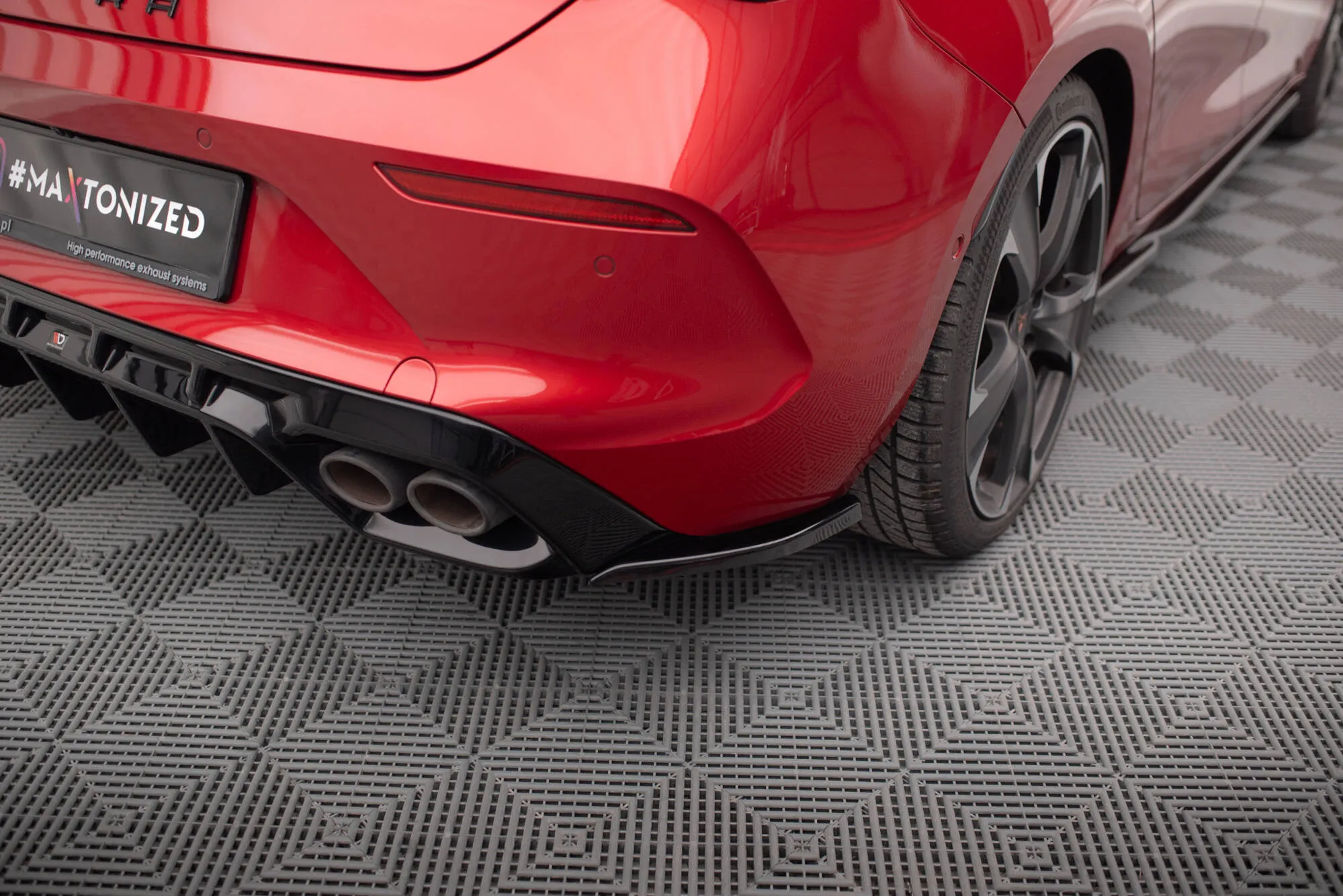 Sidesplitters bak V.2 Cupra Leon Hatchback Mk1 2020 - > | Glossy Black Edition – bilde 4