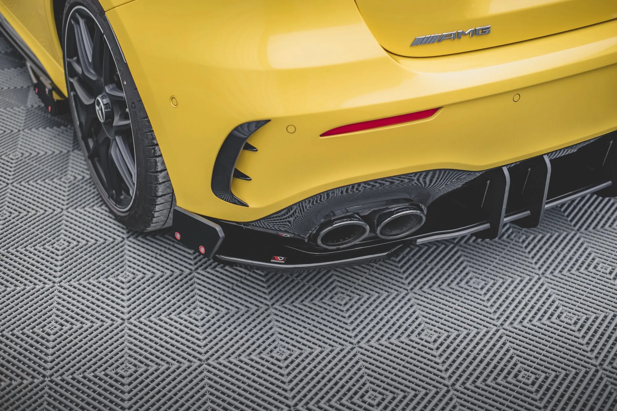 Sidesplitters bak V.2 + Flopper Mercedes-AMG A 45 S Aero Pack W177 2019 -> | Glossy Black Edition