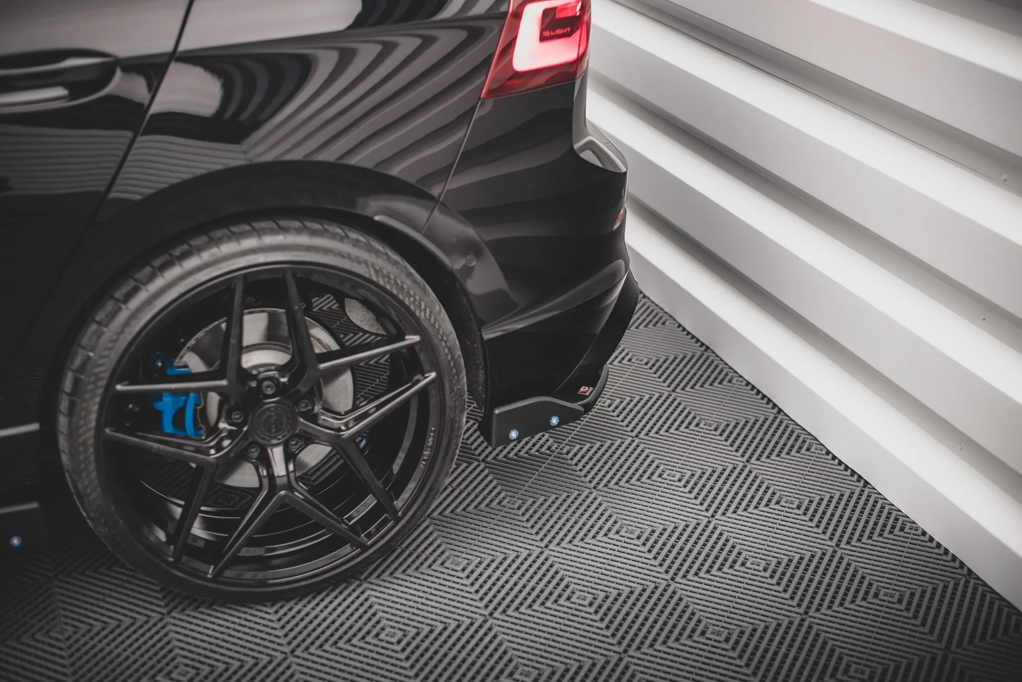 Sidesplitters bak V.2 + Flopper VW Golf R Mk8 2020 - > | Glossy Black Edition