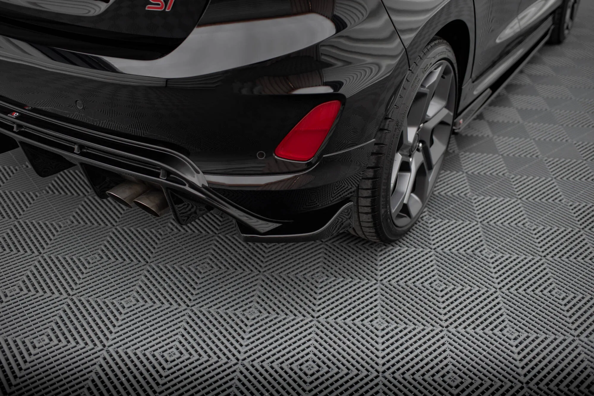 Sidesplitters bak V.2 Ford Fiesta Mk7 ST / ST-Line 2016 - 2023 | Glossy Black Edition