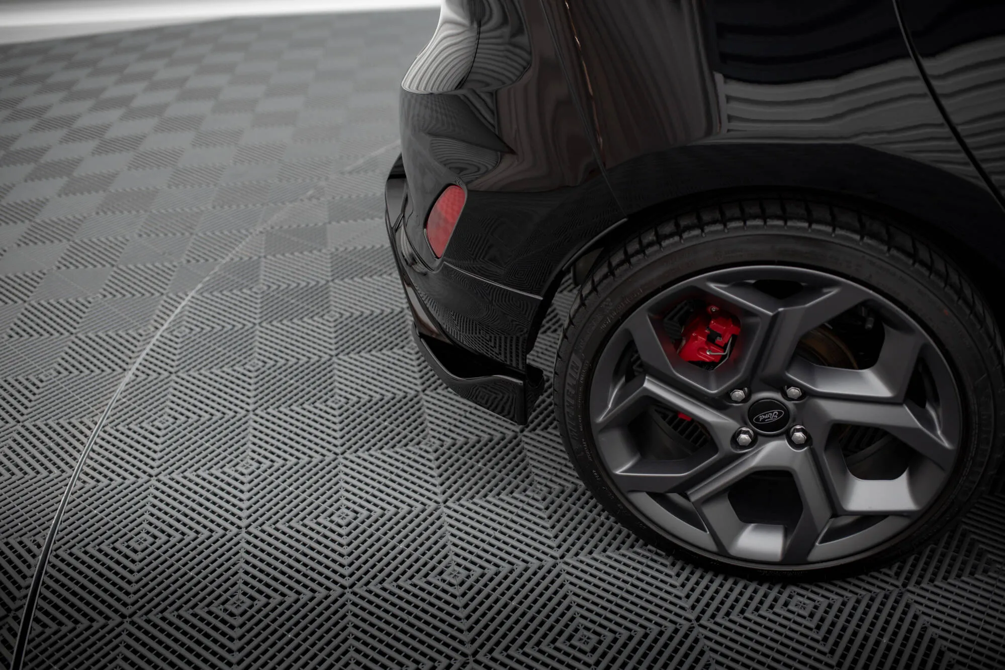 Sidesplitters bak V.2 Ford Fiesta Mk7 ST / ST-Line 2016 - 2023 | Glossy Black Edition – bilde 3
