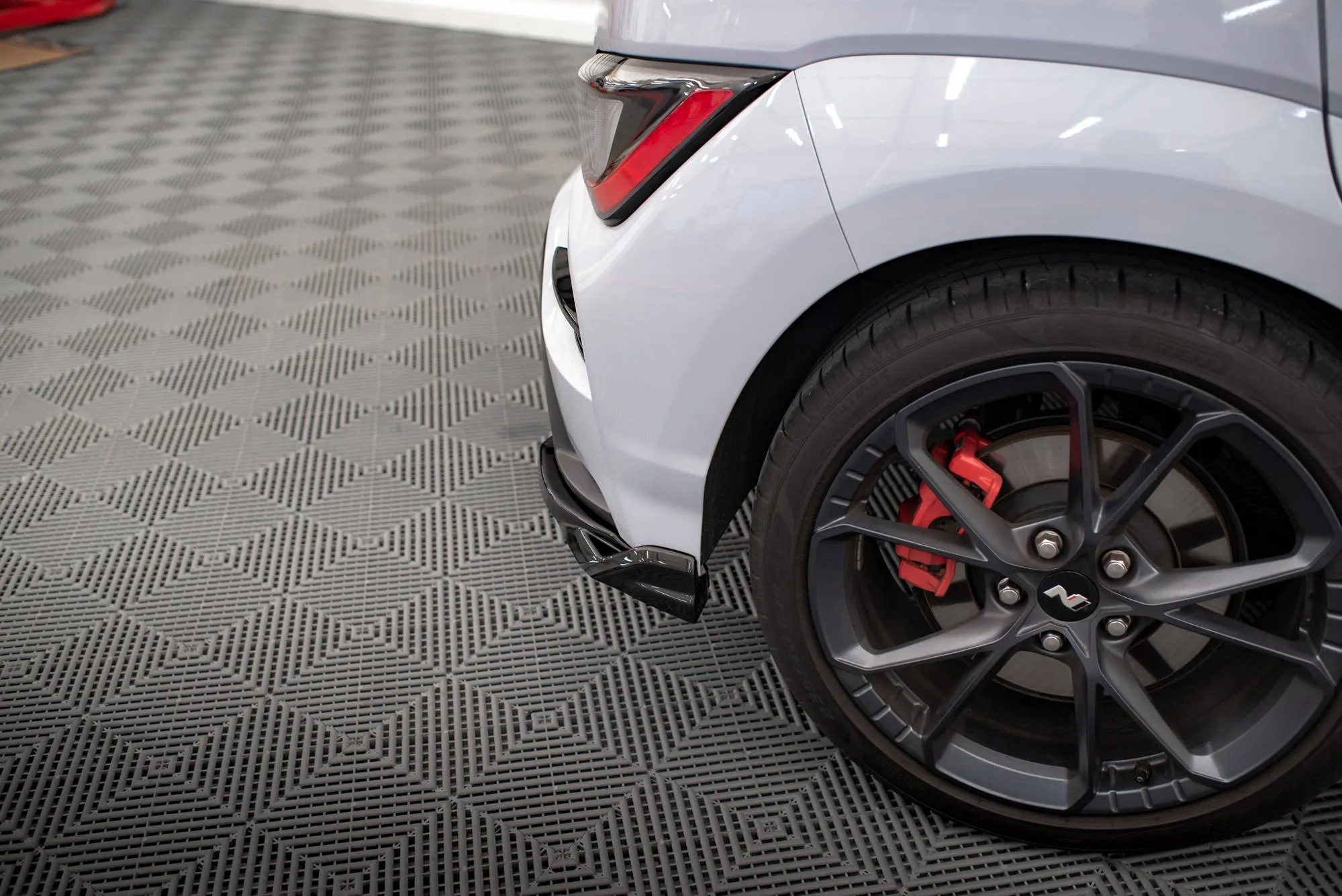 Sidesplitters bak V.2 Hyundai Kona N 2021 - 2023 | Glossy Black Edition – bilde 3