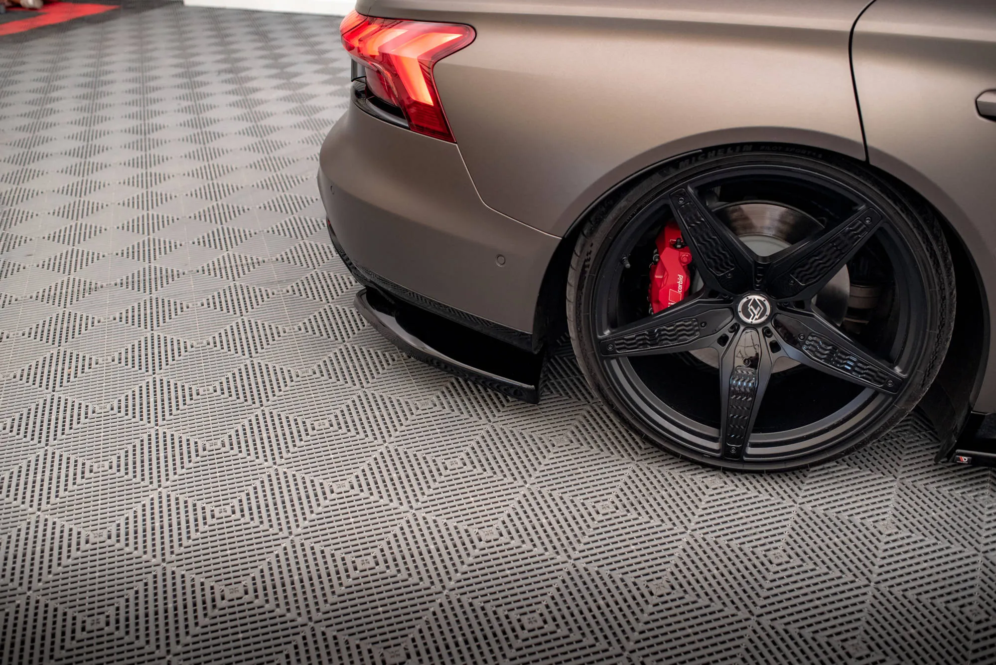 Sidesplitters bak V.2 lepper Audi e-tron GT / RS e-tron GT 2020-> | Glossy Black Edition – bilde 3
