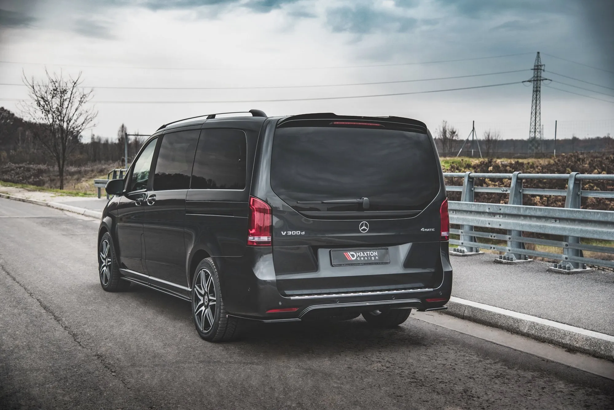 Sidesplitters bak V.2 Mercedes-Benz V-Class (W447) AMG Line Facelift 2019 - 2024 | Glossy Black Edition – bilde 2