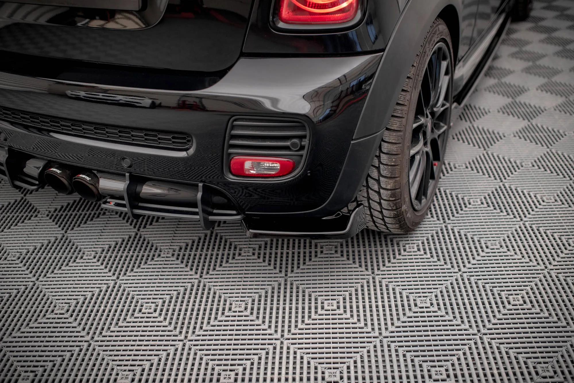 Sidesplitters bak V.2 Mini Cooper II R56 (John Cooper Works) 2006-2010 | Glossy Black Edition