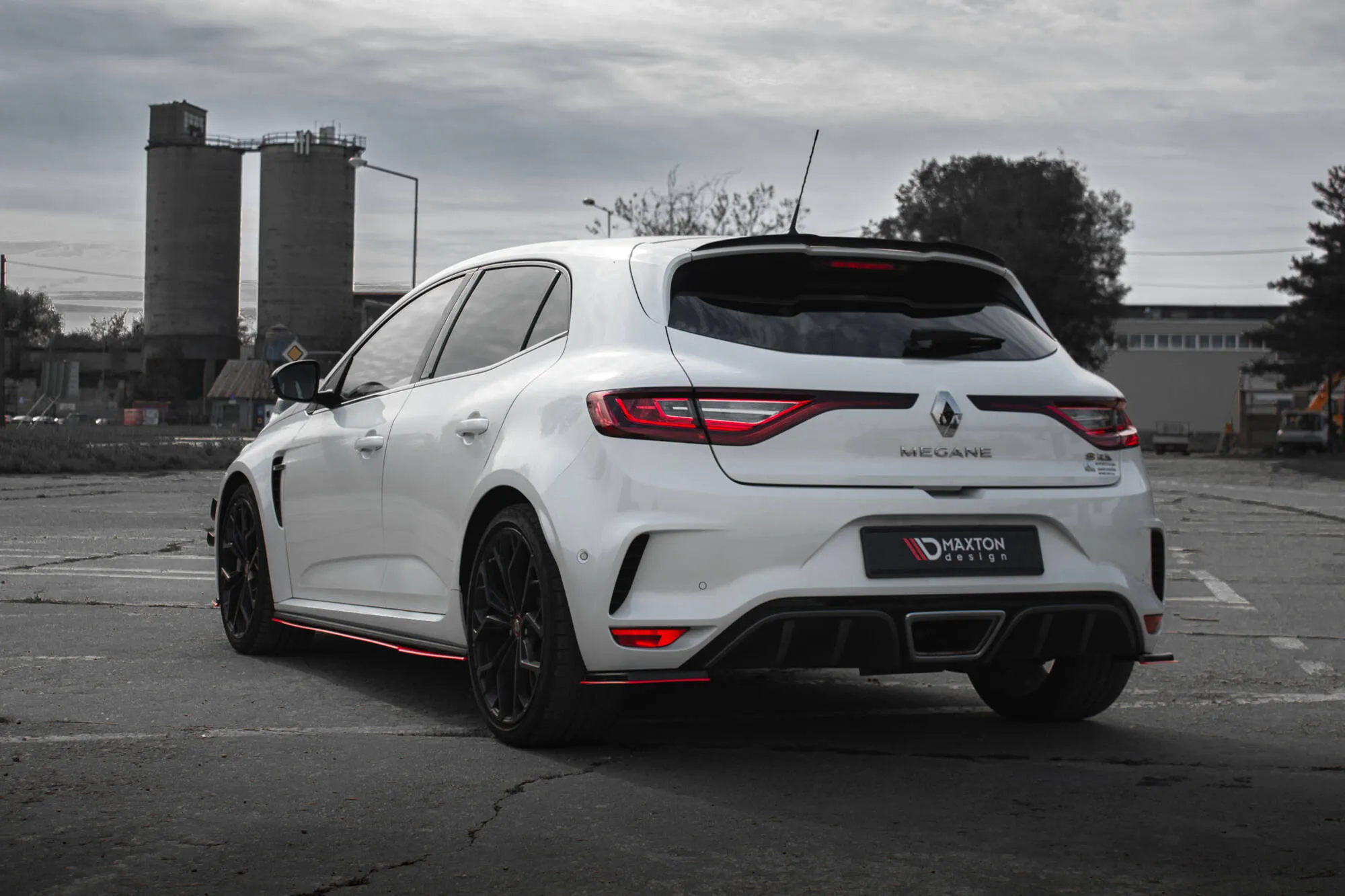 Sidesplitters bak V.2 Renault Megane IV RS 2018-> | Glossy Black Edition – bilde 2