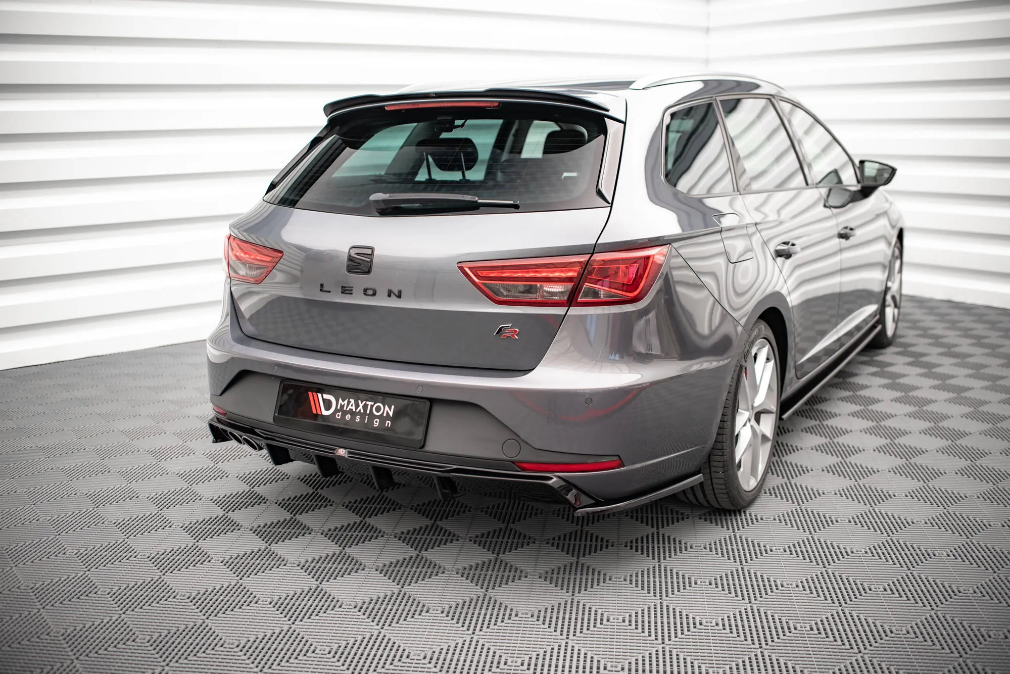 Sidesplitters bak V.2 Seat Leon FR Sportstourer MK3 2012-2016 | Glossy Black Edition