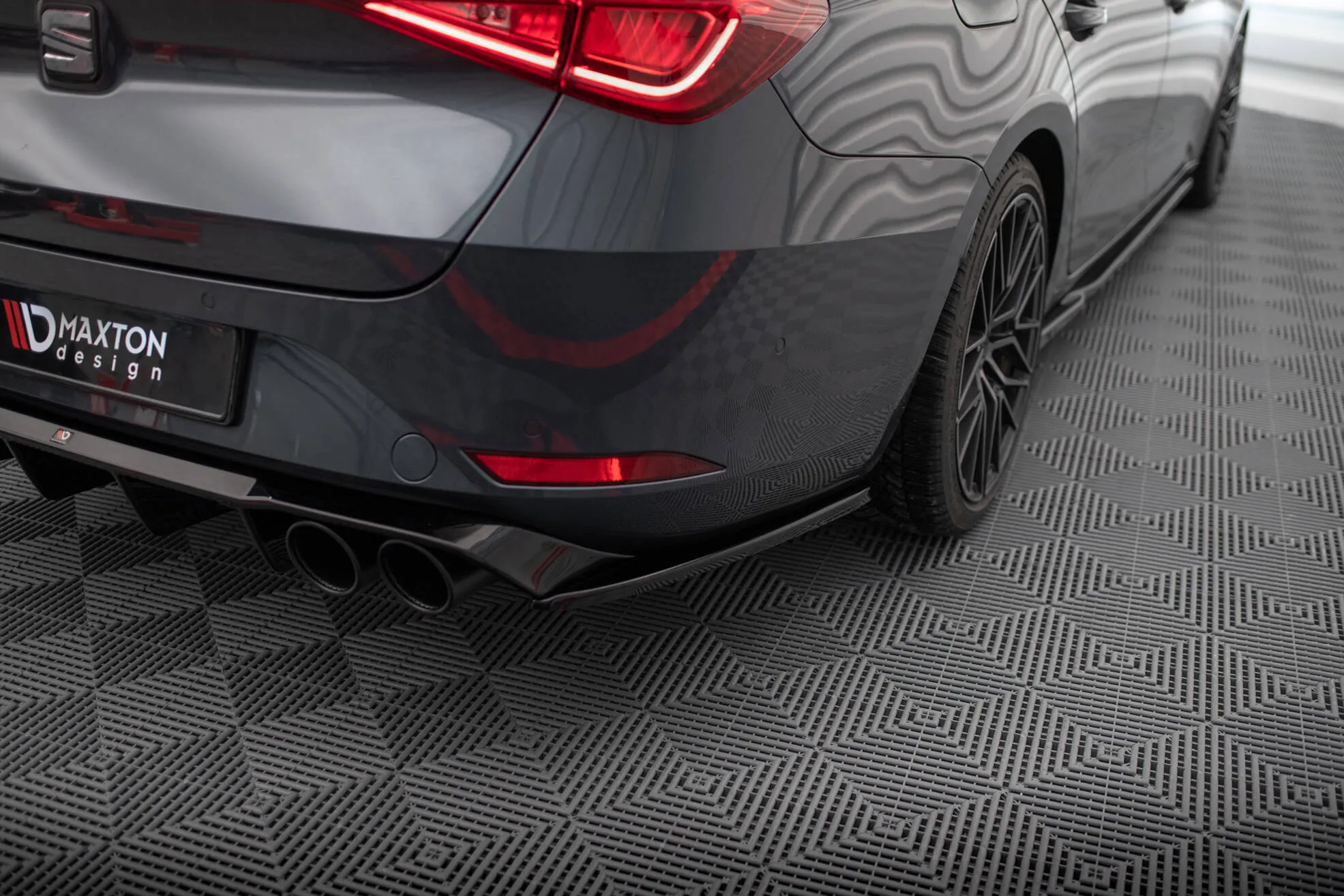 Sidesplitters bak V.2 Seat Leon FR ST MK4 2020-> | Glossy Black Edition