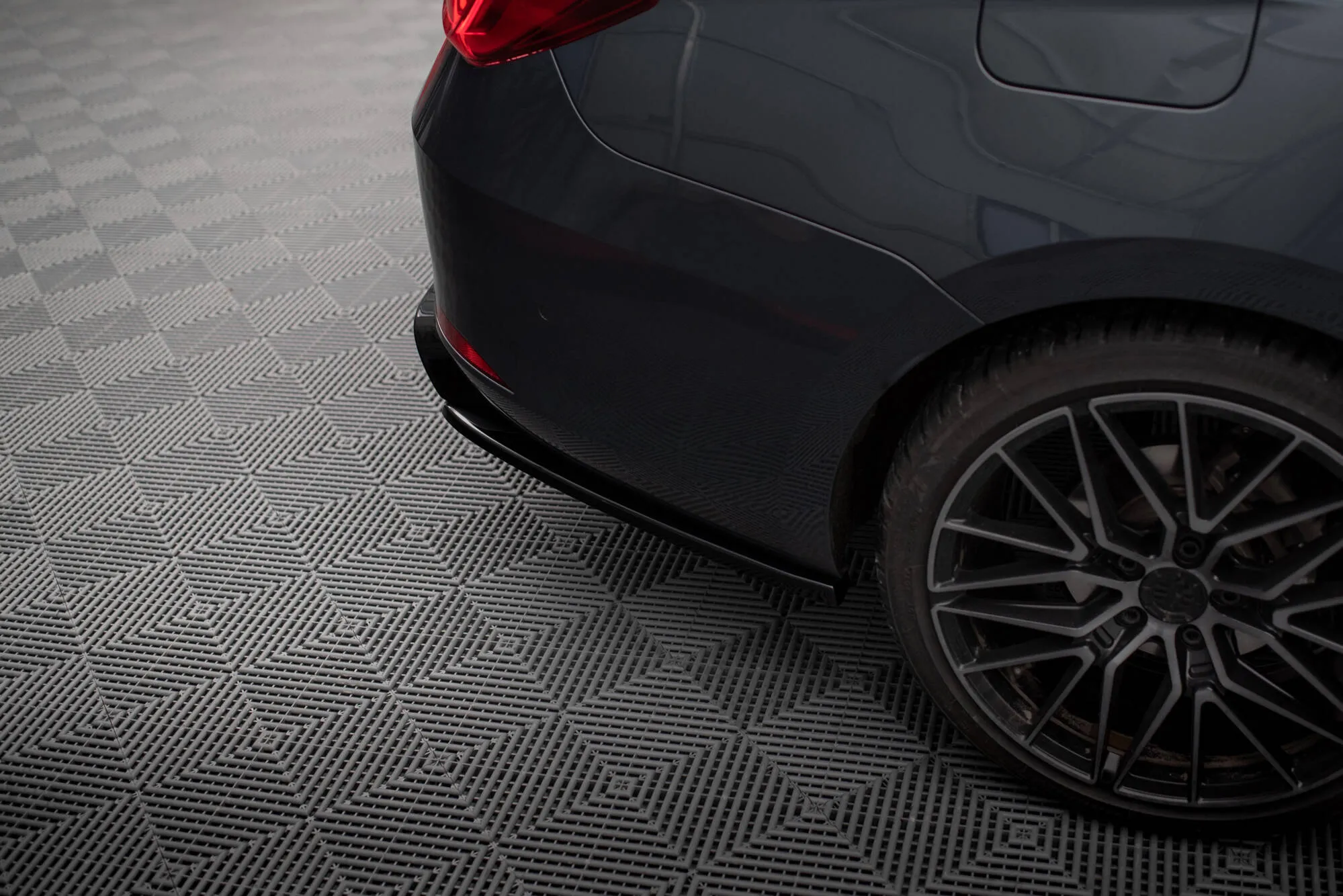 Sidesplitters bak V.2 Seat Leon FR ST MK4 2020-> | Glossy Black Edition – bilde 2