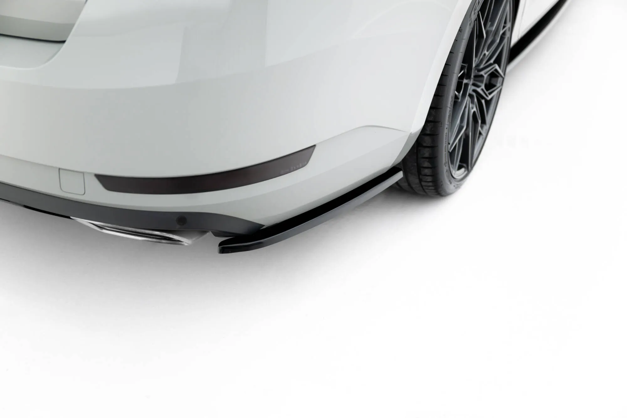 Sidesplitters bak V.2 Skoda Superb III 2015 - 2019 | Glossy Black Edition