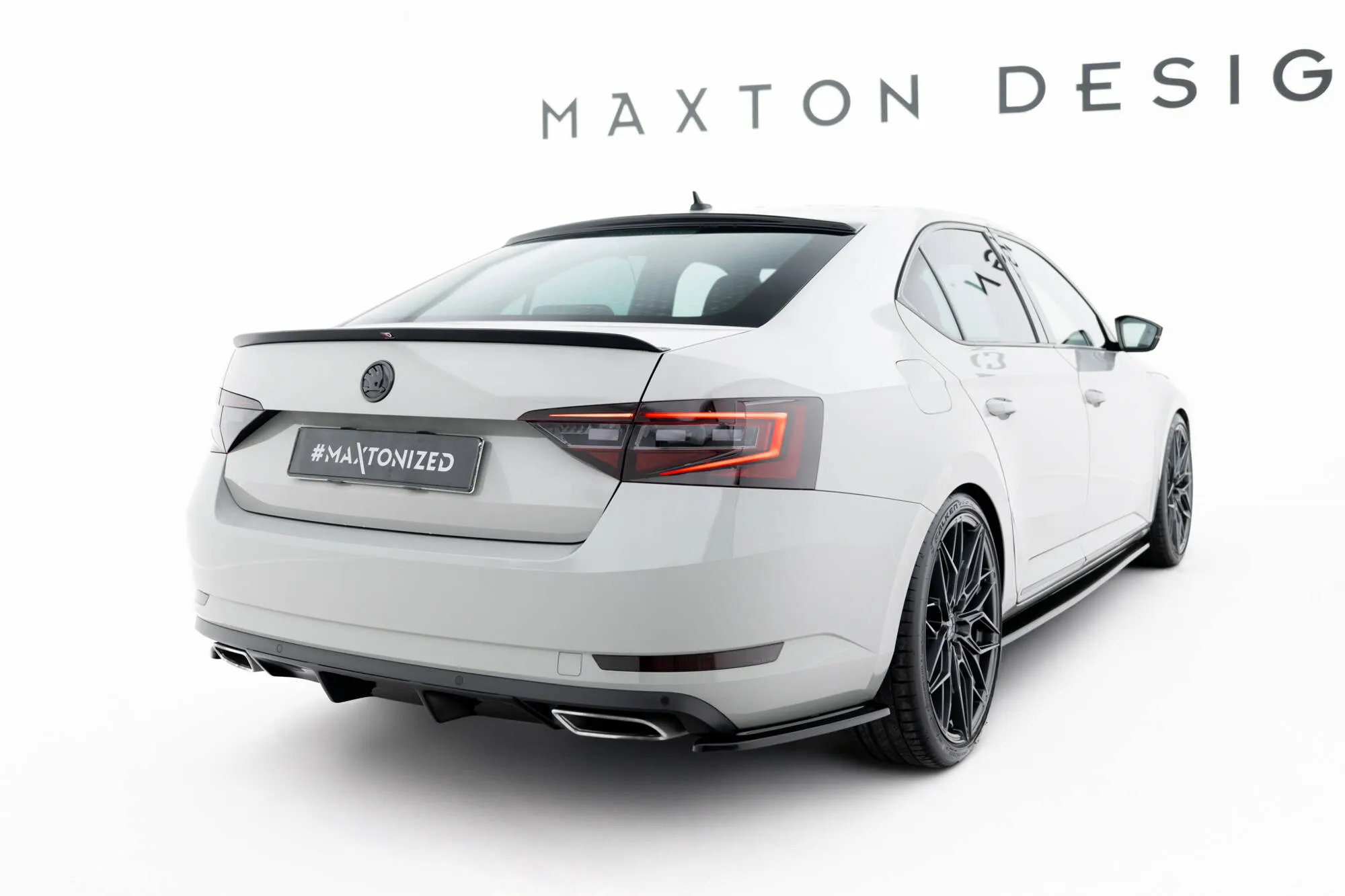Sidesplitters bak V.2 Skoda Superb III 2015 - 2019 | Glossy Black Edition – bilde 2