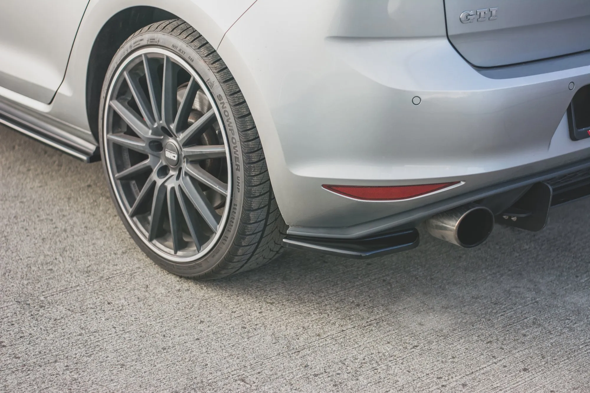 Sidesplitters bak V.2 Volkswagen Golf 7 GTI 2012 - 2019 | Glossy Black Edition