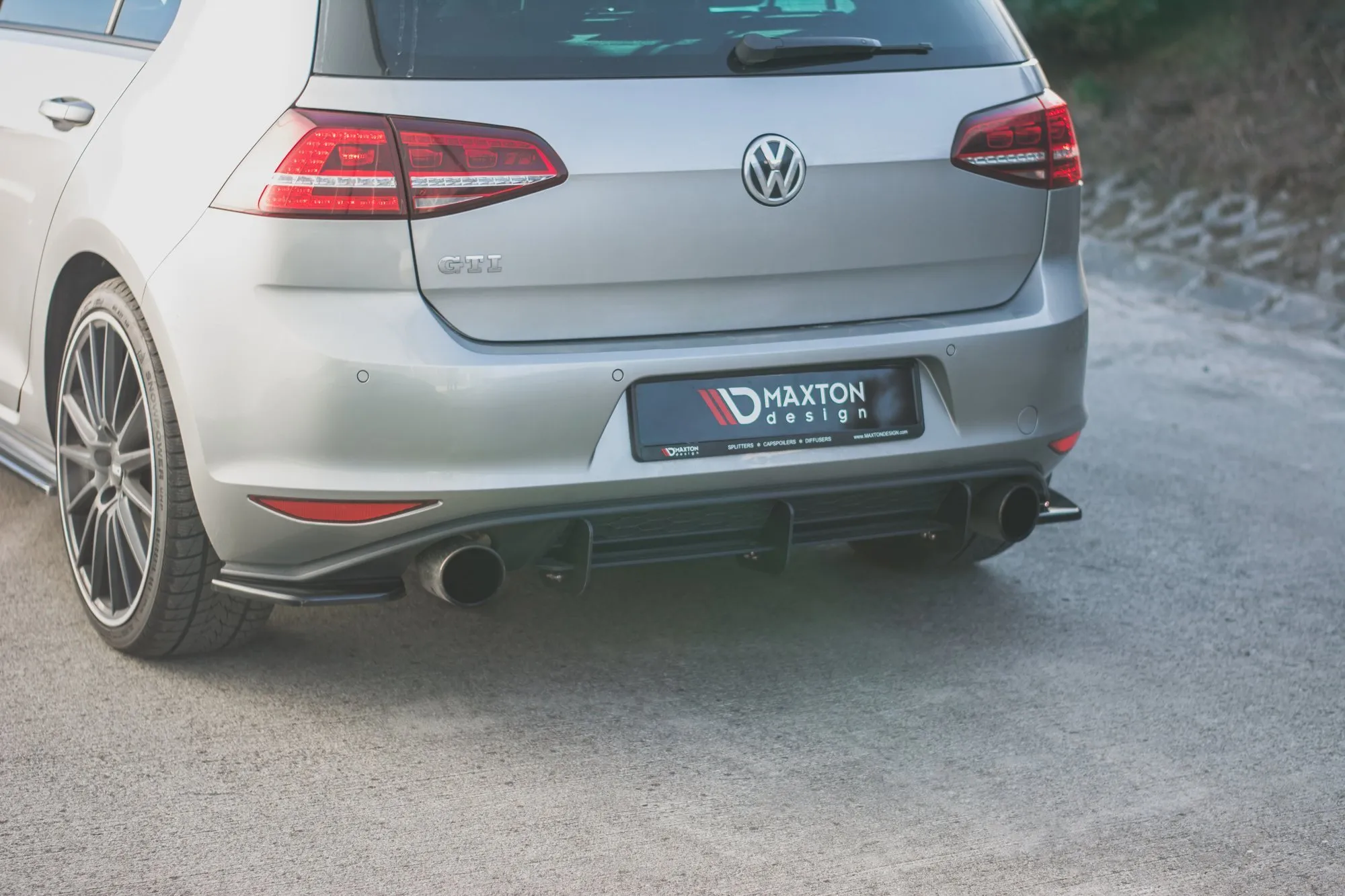 Sidesplitters bak V.2 Volkswagen Golf 7 GTI 2012 - 2019 | Glossy Black Edition – bilde 3