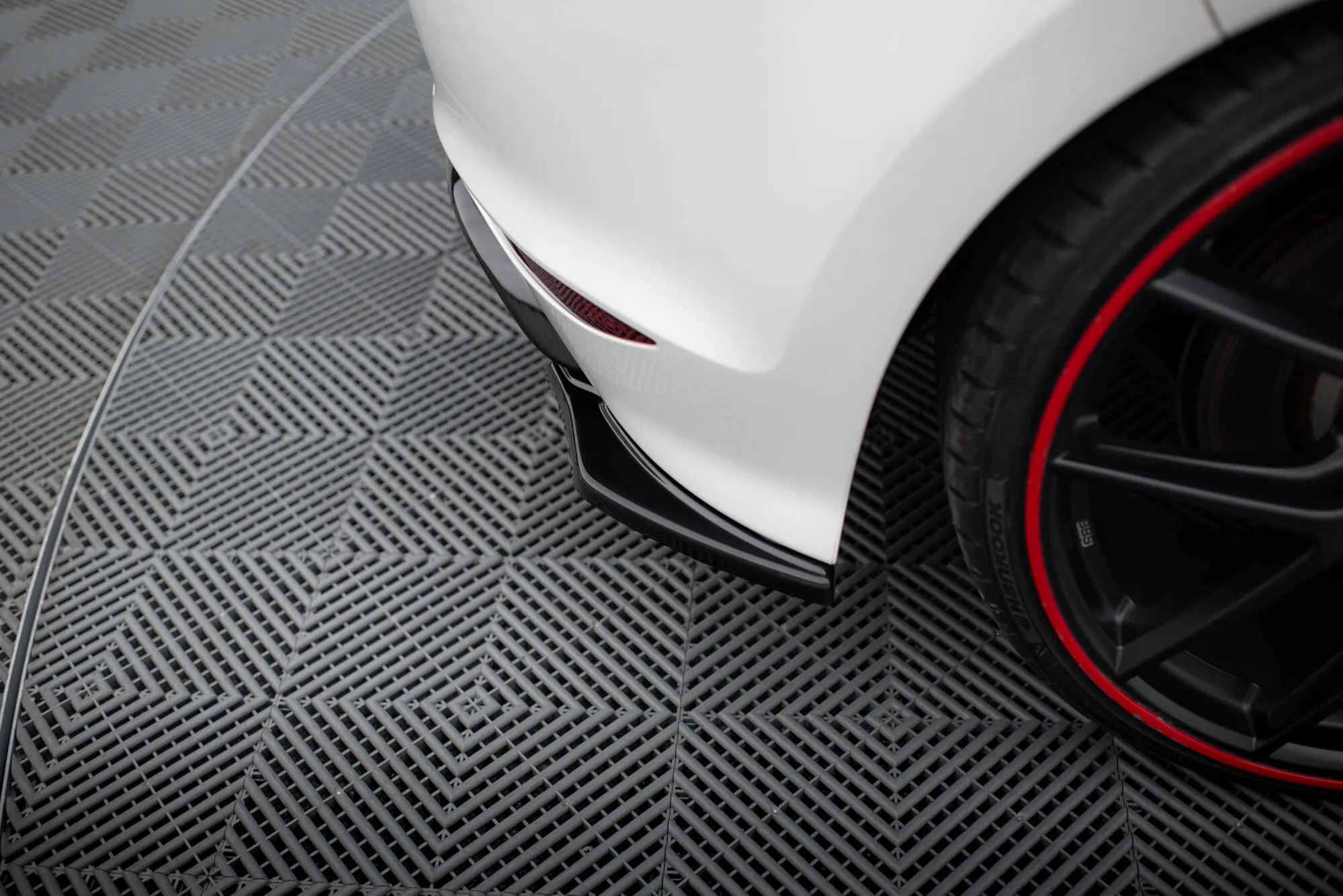 Sidesplitters bak V.2 Volkswagen Golf 7 R/R-Line 2013-2016 | Glossy Black Edition – bilde 3