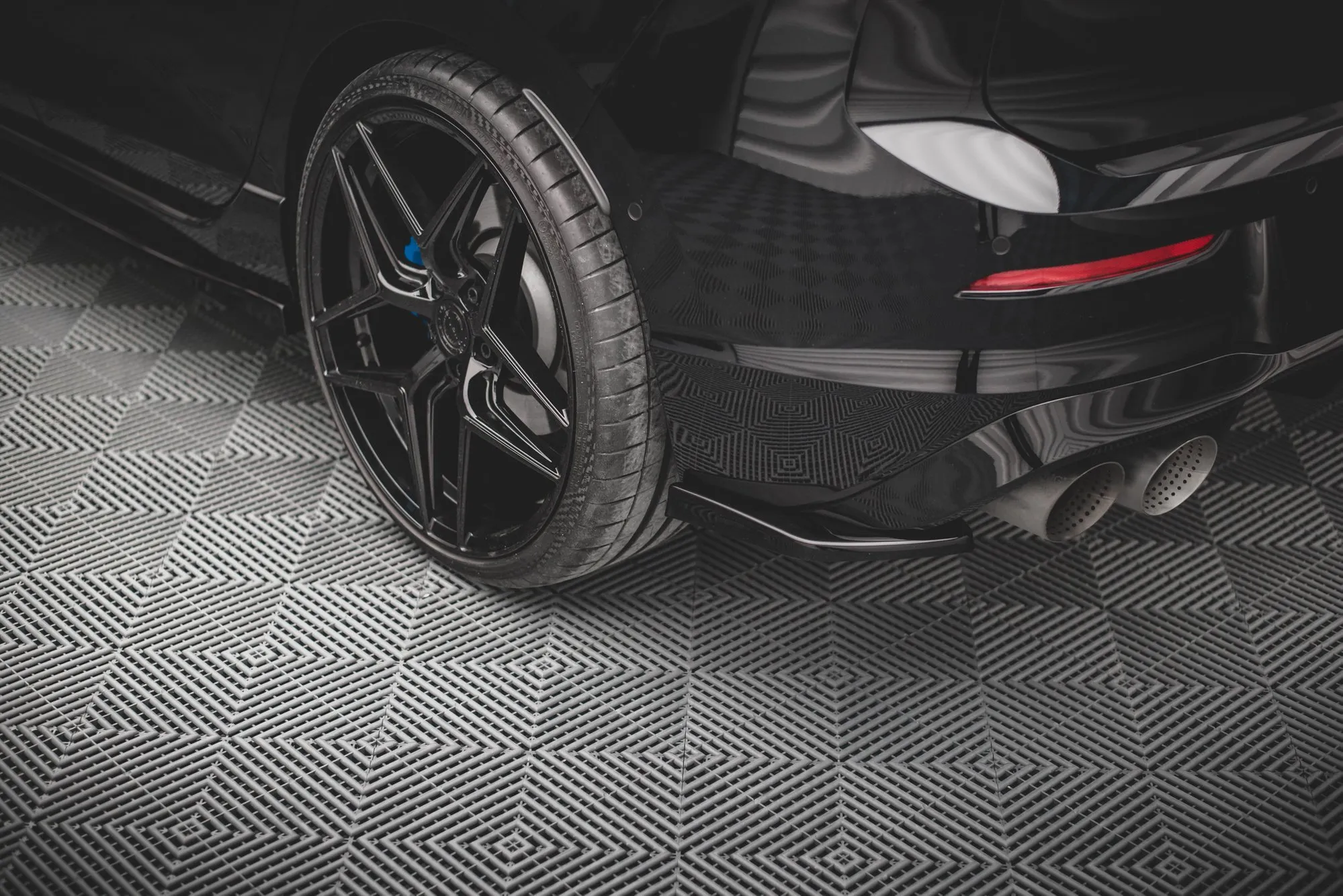 Sidesplitters bak V.2 VW Golf R Mk8 2020 - > | Glossy Black Edition – bilde 3