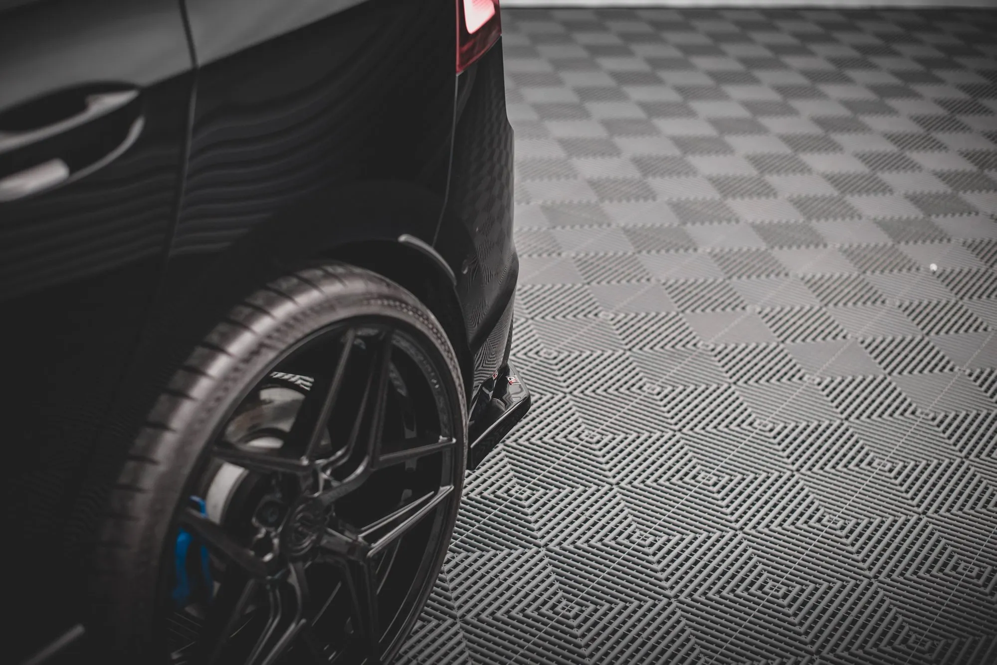 Sidesplitters bak V.2 VW Golf R Mk8 2020 - > | Glossy Black Edition – bilde 6