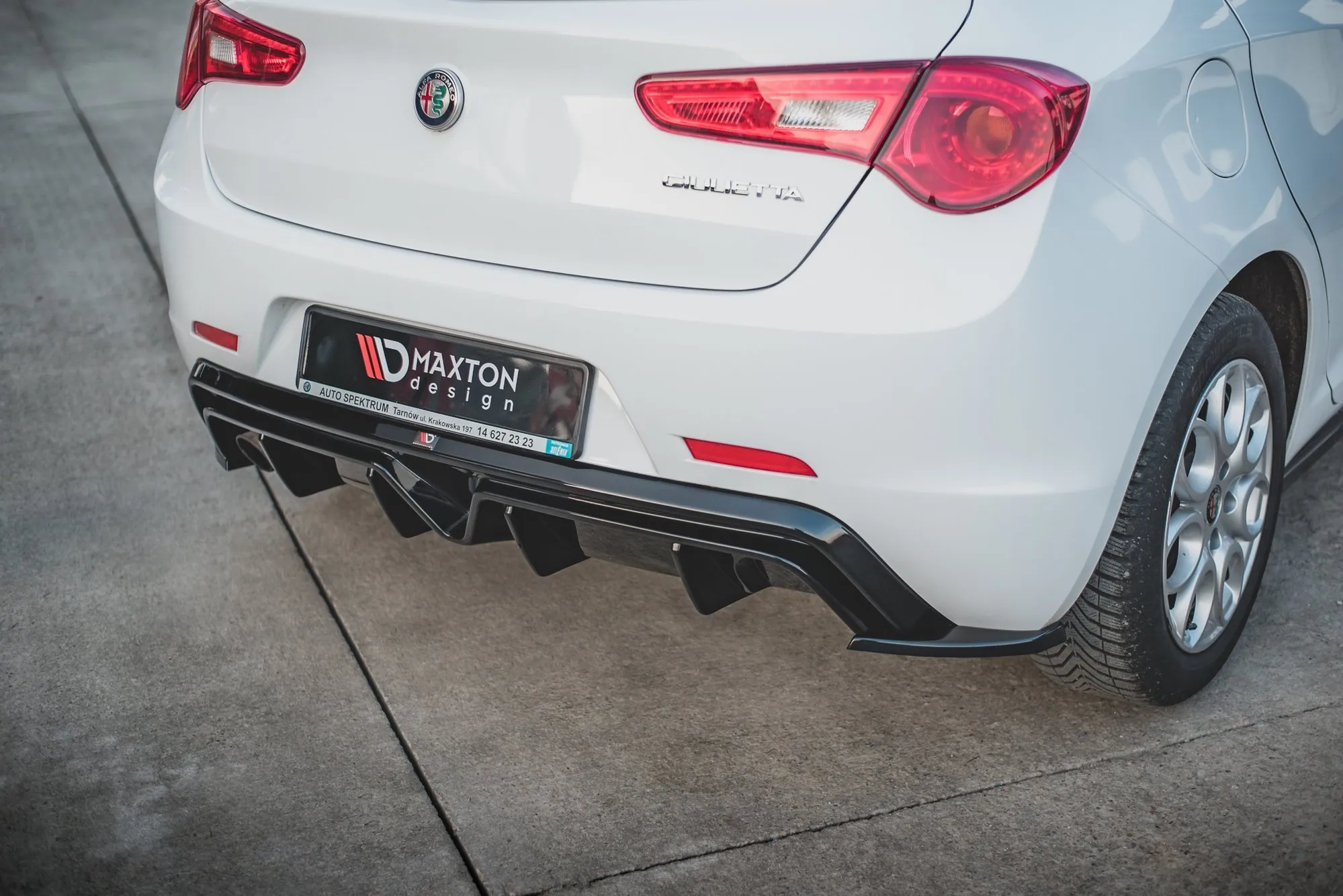 Sidesplitters bak V.3 Alfa Romeo Giuletta 2010-2020 | Glossy Black Edition – bilde 3