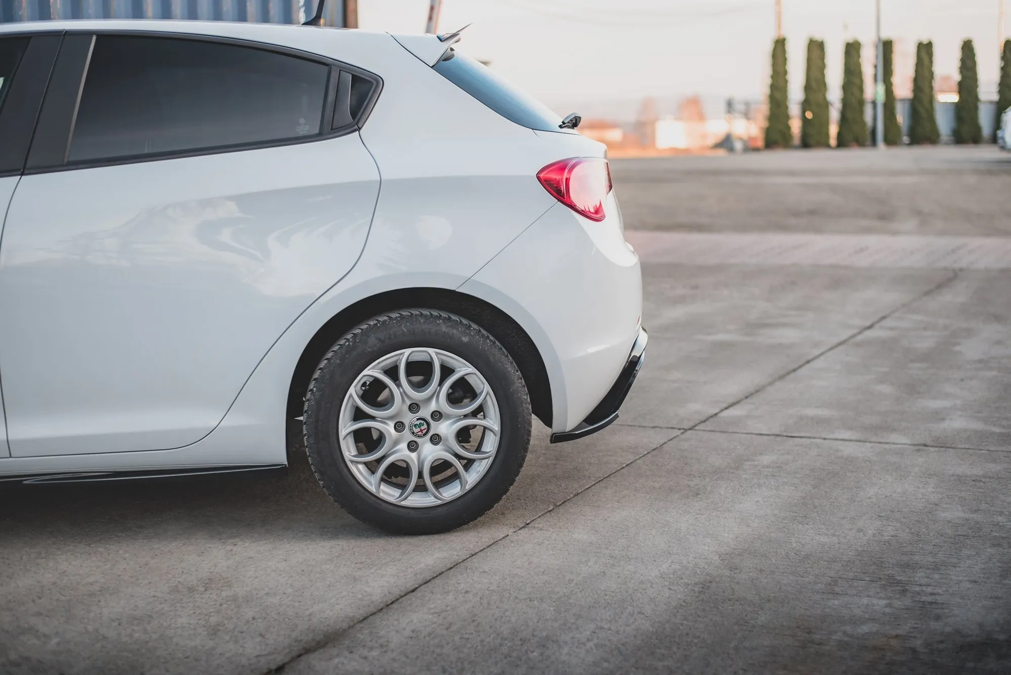 Sidesplitters bak V.3 Alfa Romeo Giuletta 2010-2020 | Glossy Black Edition – bilde 4