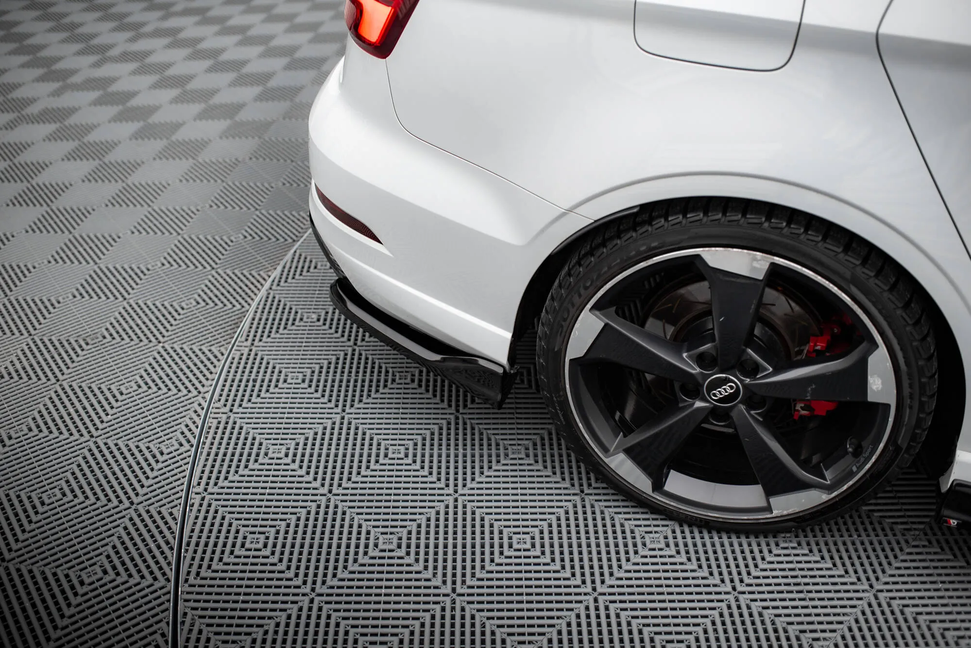Sidesplitters bak V.3 Audi RS3 (8V) Sedan facelift 2017-2020 | Glossy Black Edition – bilde 3