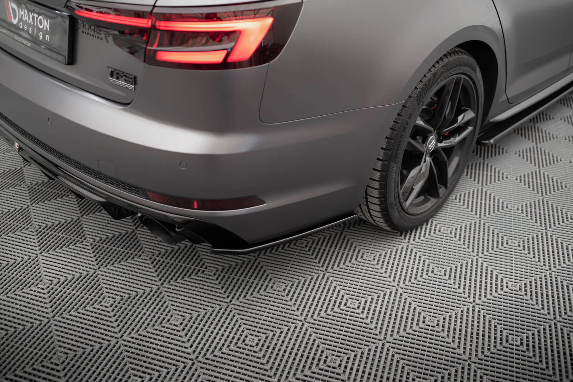 Sidesplitters bak V.3 Audi S4 (B9) 2016-2019 / A4 S-Line (B9) 2015-2019 | Glossy Black Edition