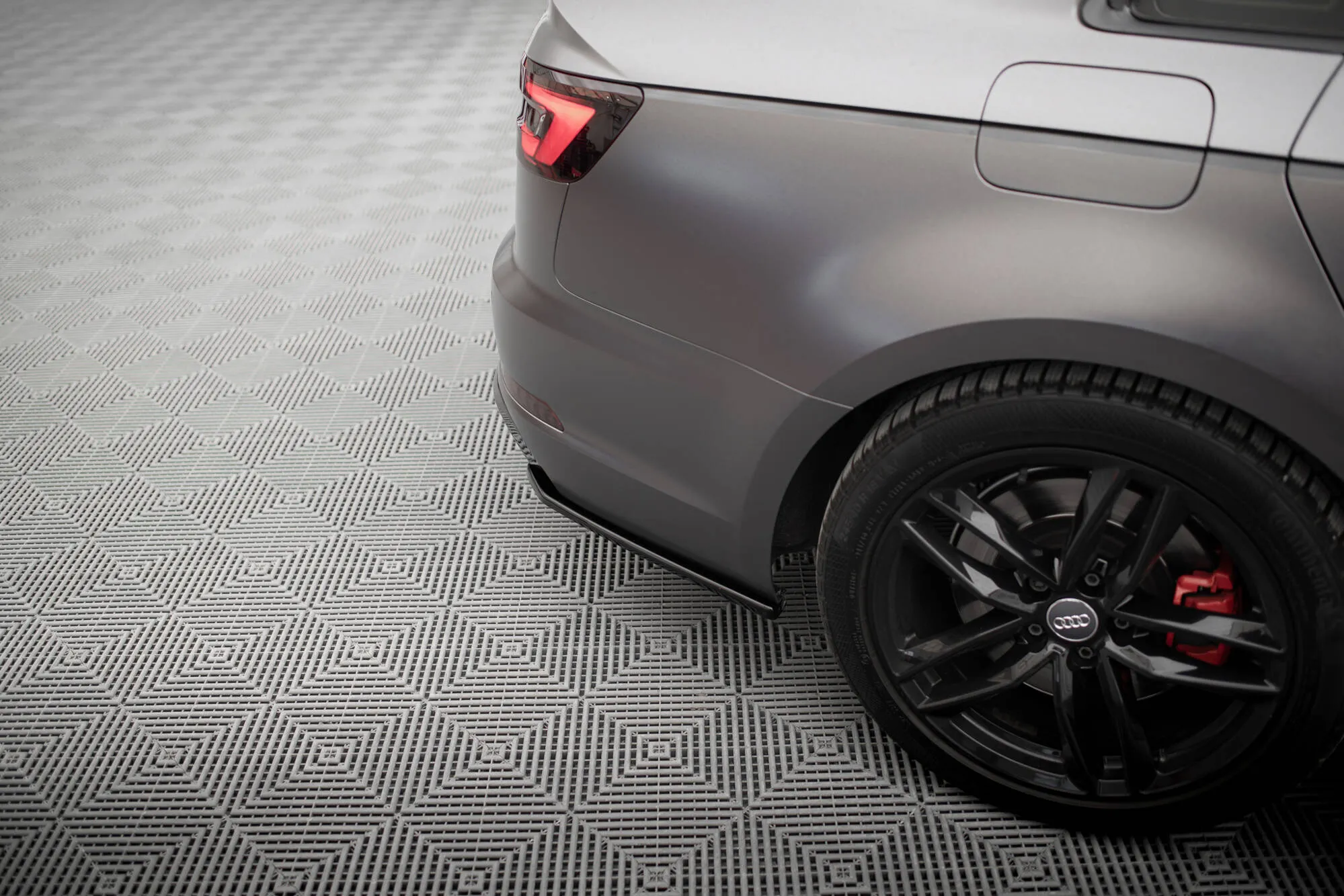 Sidesplitters bak V.3 Audi S4 (B9) 2016-2019 / A4 S-Line (B9) 2015-2019 | Glossy Black Edition – bilde 4