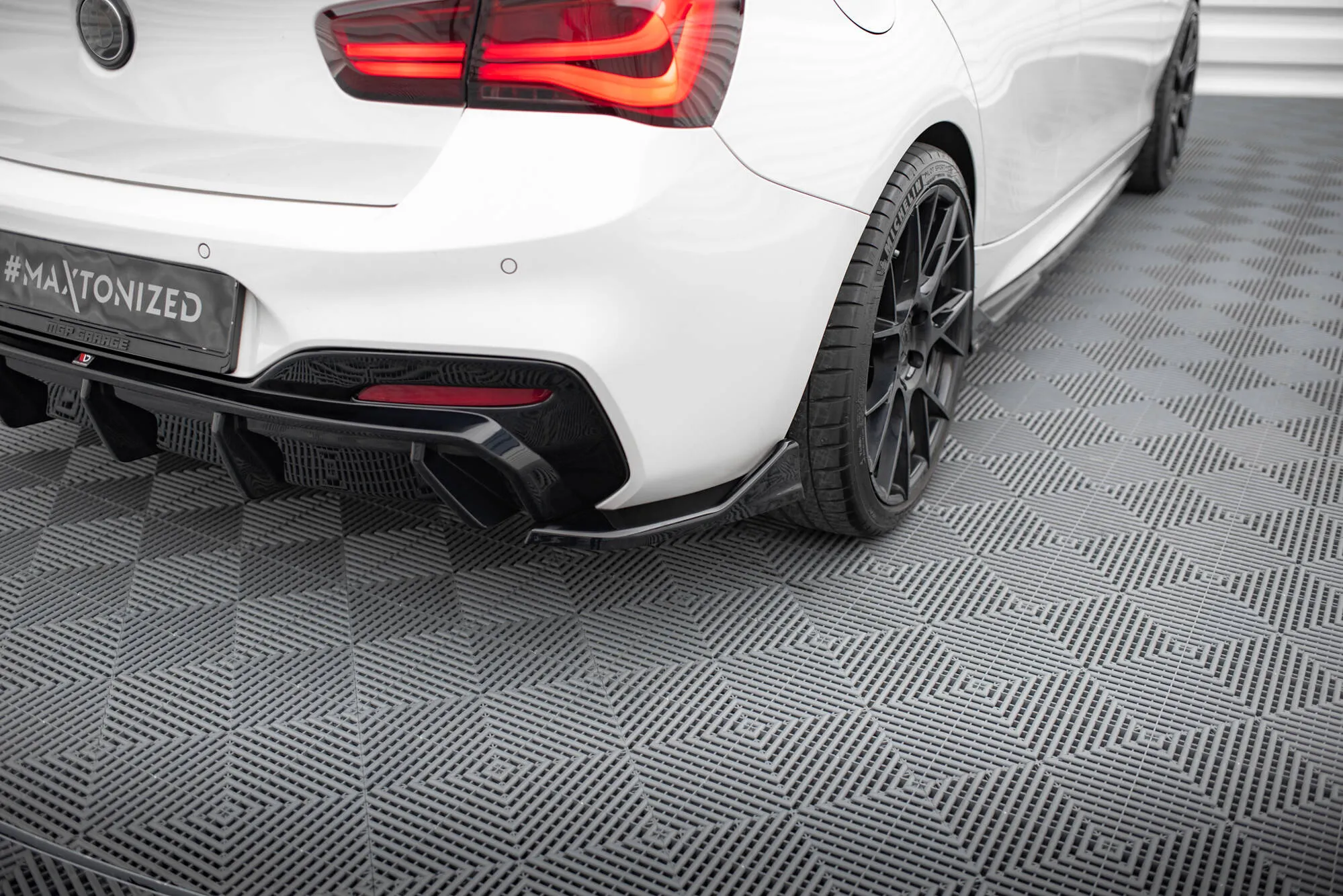 Sidesplitters bak V.3 BMW 1 (F20 / F21) M Power LCI 2015 - 2019 (v2) | Glossy Black Edition