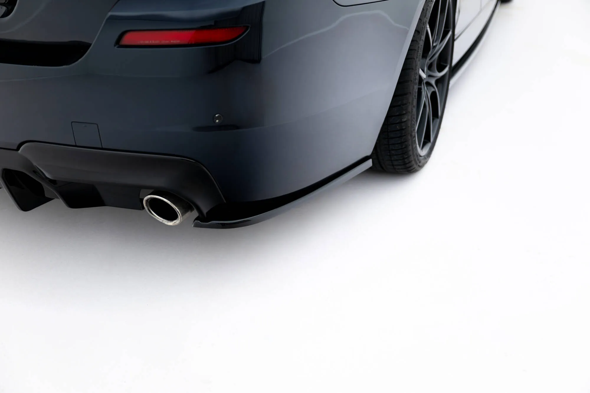 Sidesplitters bak V.3 BMW 5 (F10 / F11) M-Pakke 2010-2017 | Glossy Black Edition