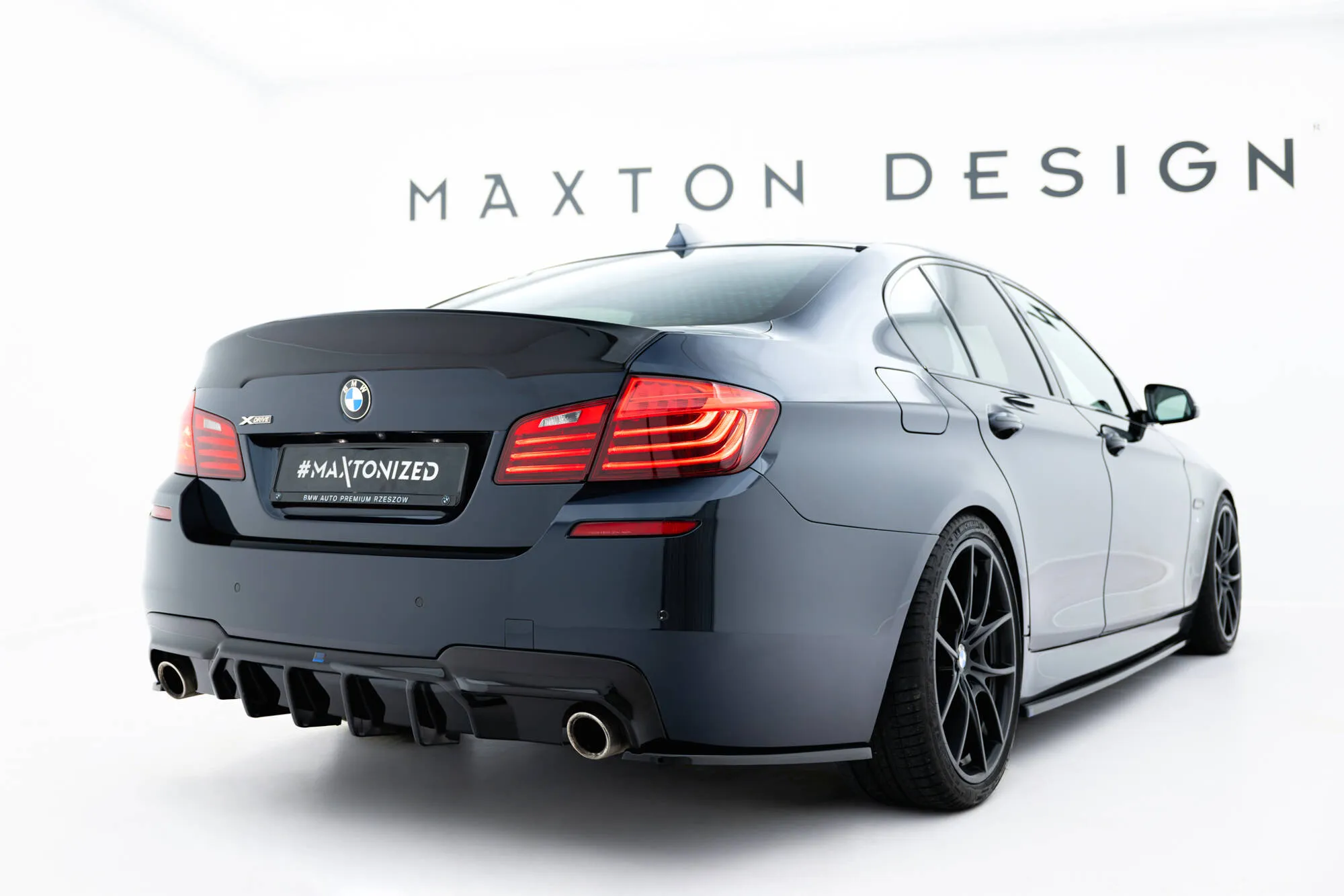 Sidesplitters bak V.3 BMW 5 (F10 / F11) M-Pakke 2010-2017 | Glossy Black Edition – bilde 2