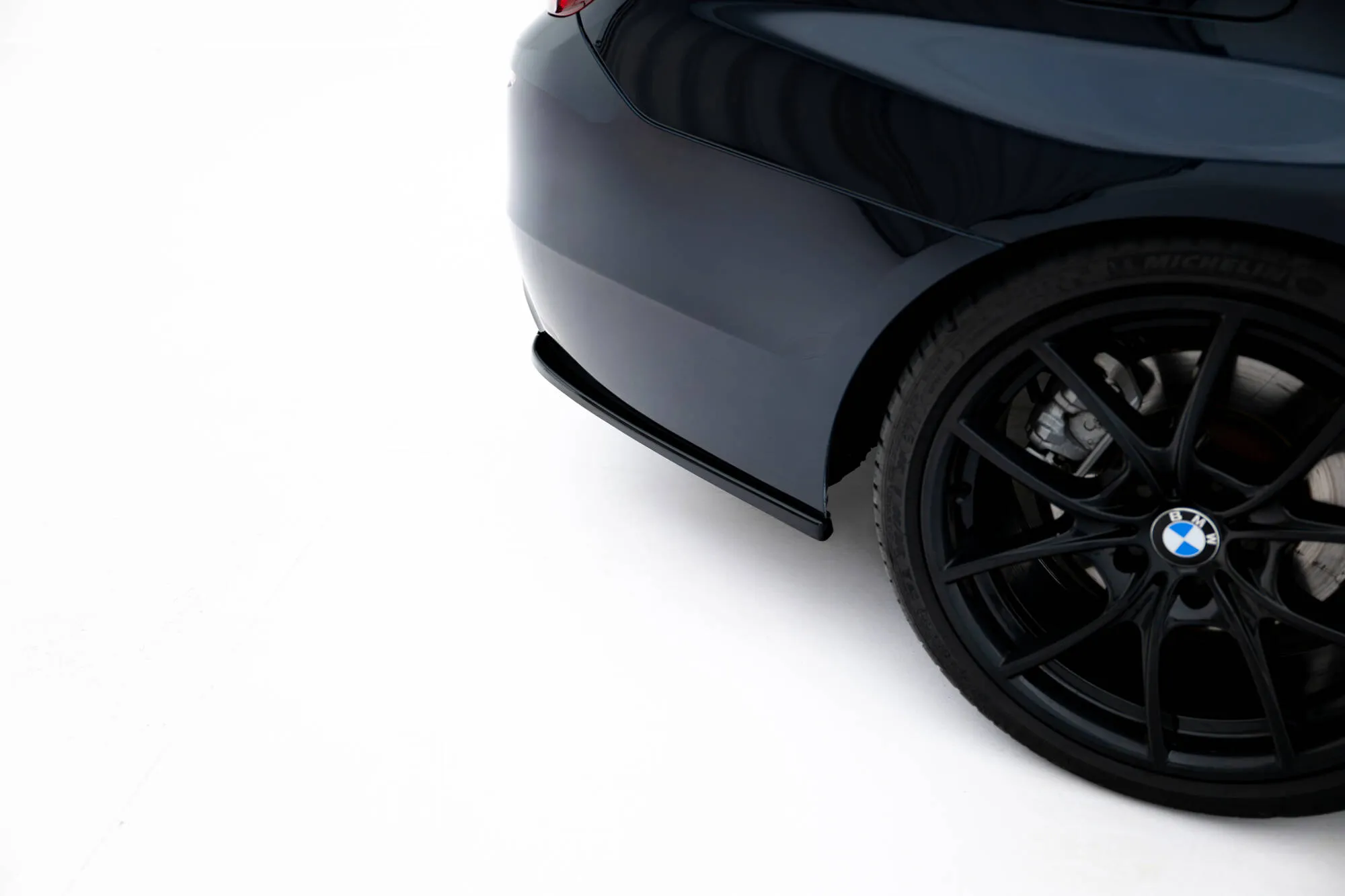 Sidesplitters bak V.3 BMW 5 (F10 / F11) M-Pakke 2010-2017 | Glossy Black Edition – bilde 3