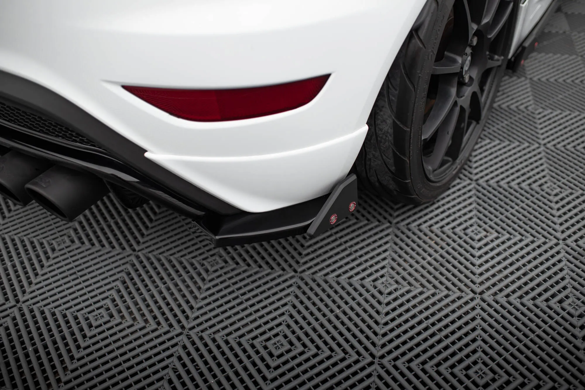 Sidesplitters bak V.3 + Flopper Ford Fiesta Mk6 ST / ST-Line Facelift 2013 - 2017 | Glossy Black Edition