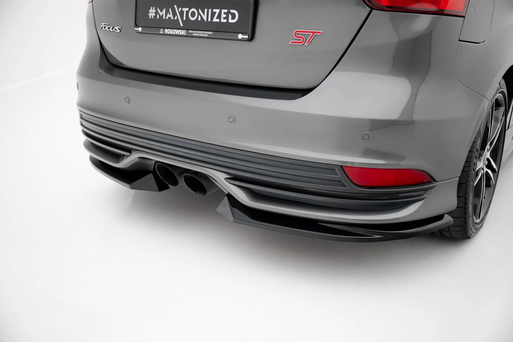 Sidesplitters bak V.3 Focus ST Mk3 2015-2018 | Glossy Black Edition