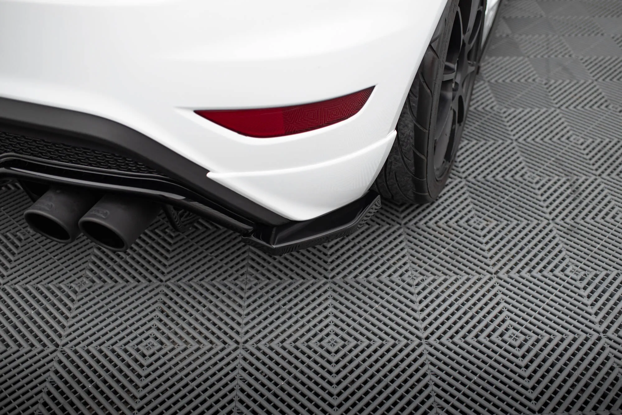 Sidesplitters bak V.3 Ford Fiesta Mk6 ST / ST-Line Facelift 2013 - 2017 | Glossy Black Edition