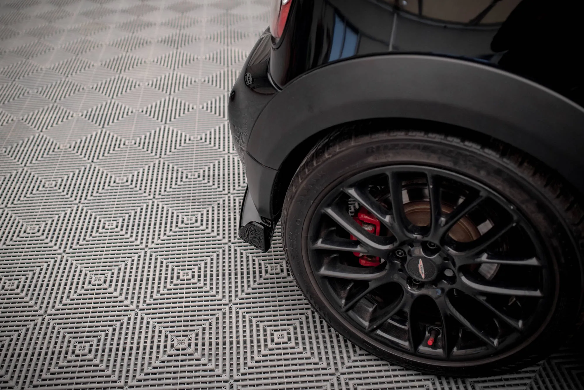 Sidesplitters bak V.3 Mini Cooper II R56 (John Cooper Works) 2006-2010 | Glossy Black Edition – bilde 3