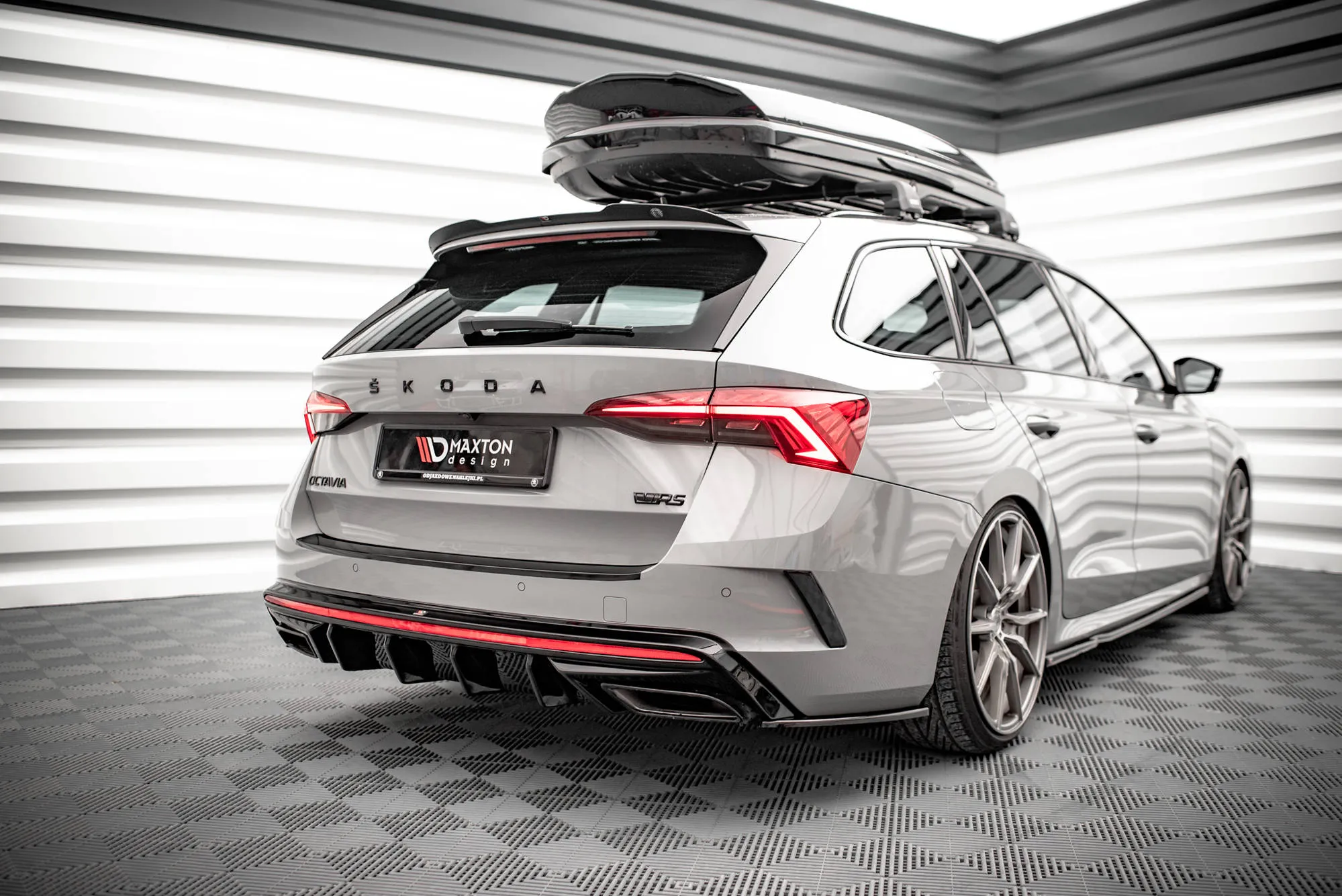 Sidesplitters bak V.3 Skoda Octavia RS IV 2020 -> | Glossy Black Edition – bilde 2