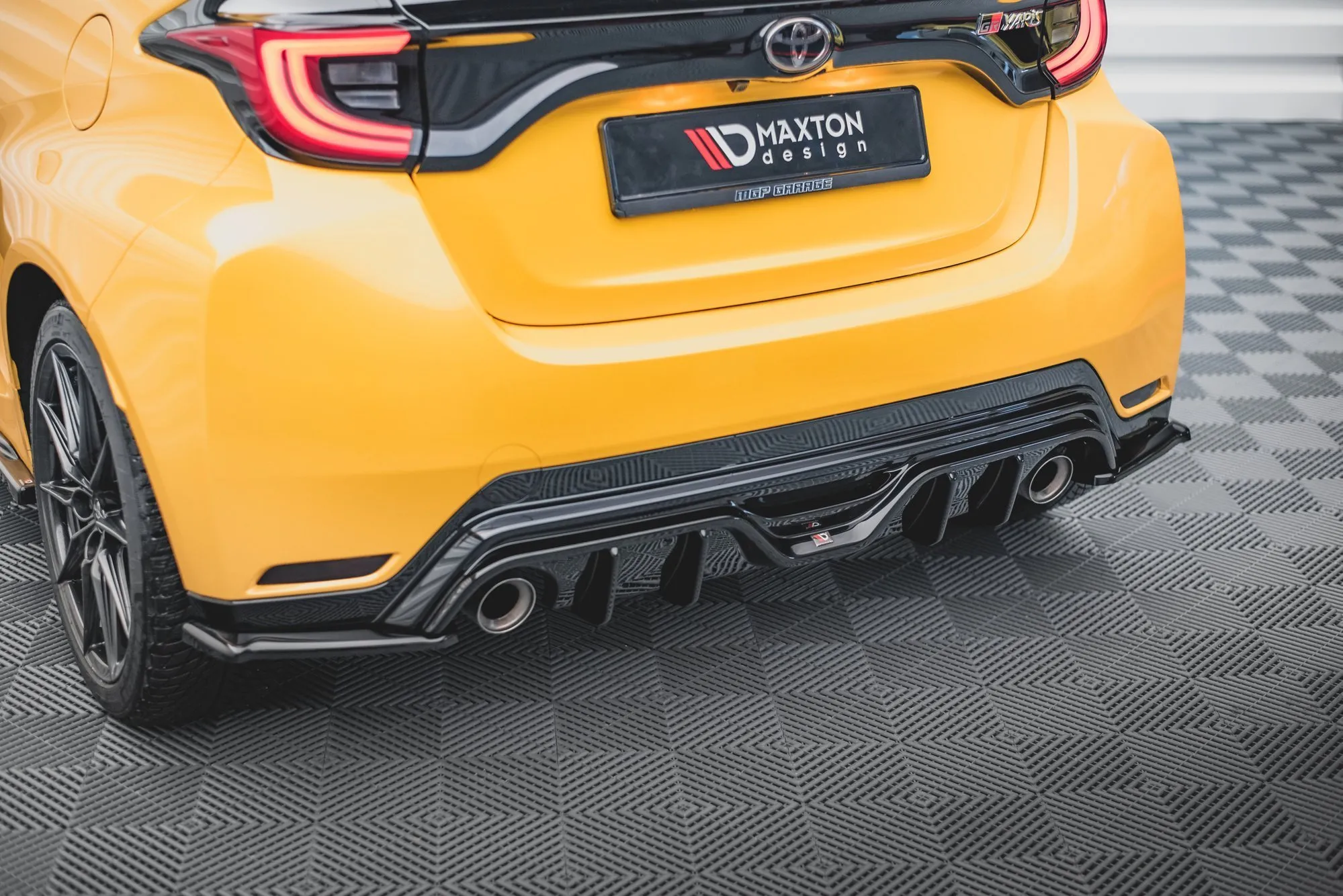 Sidesplitters bak V.3 Toyota GR Yaris (Mk4) 2020-> | Glossy Black Edition – bilde 3