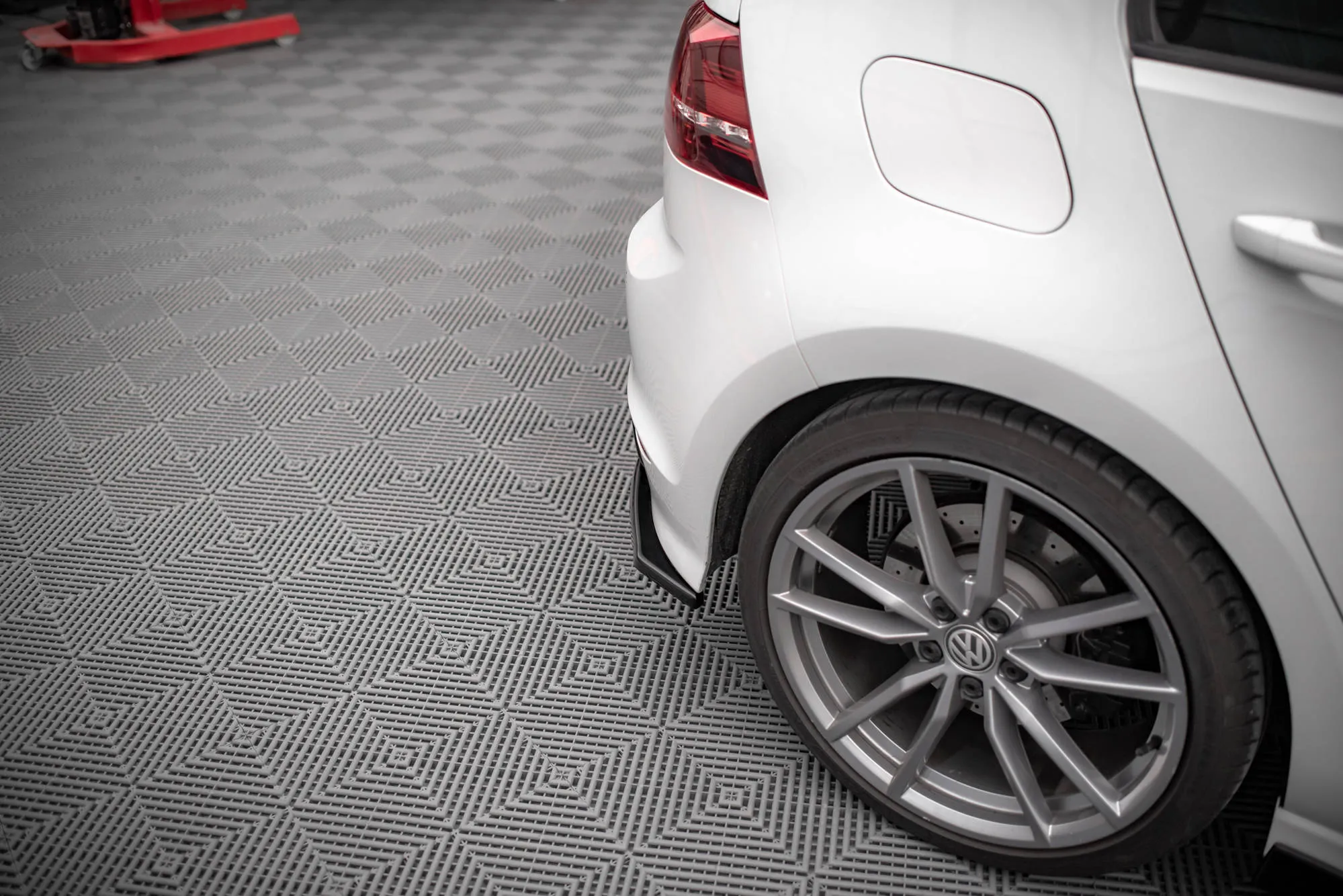 Sidesplitters bak V.3 Volkswagen Golf 7 R/R-Line 2013-2016 | Glossy Black Edition
