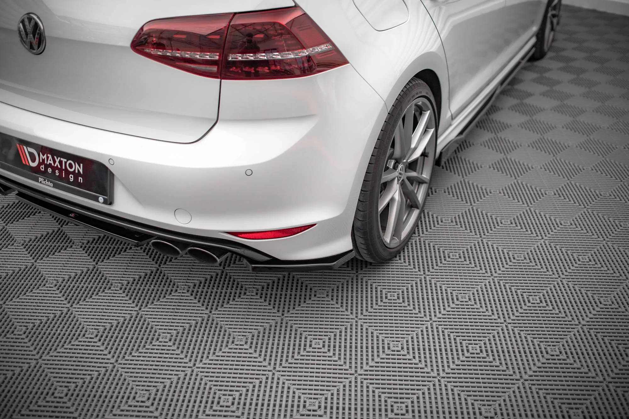 Sidesplitters bak V.3 Volkswagen Golf 7 R/R-Line 2013-2016 | Glossy Black Edition – bilde 5