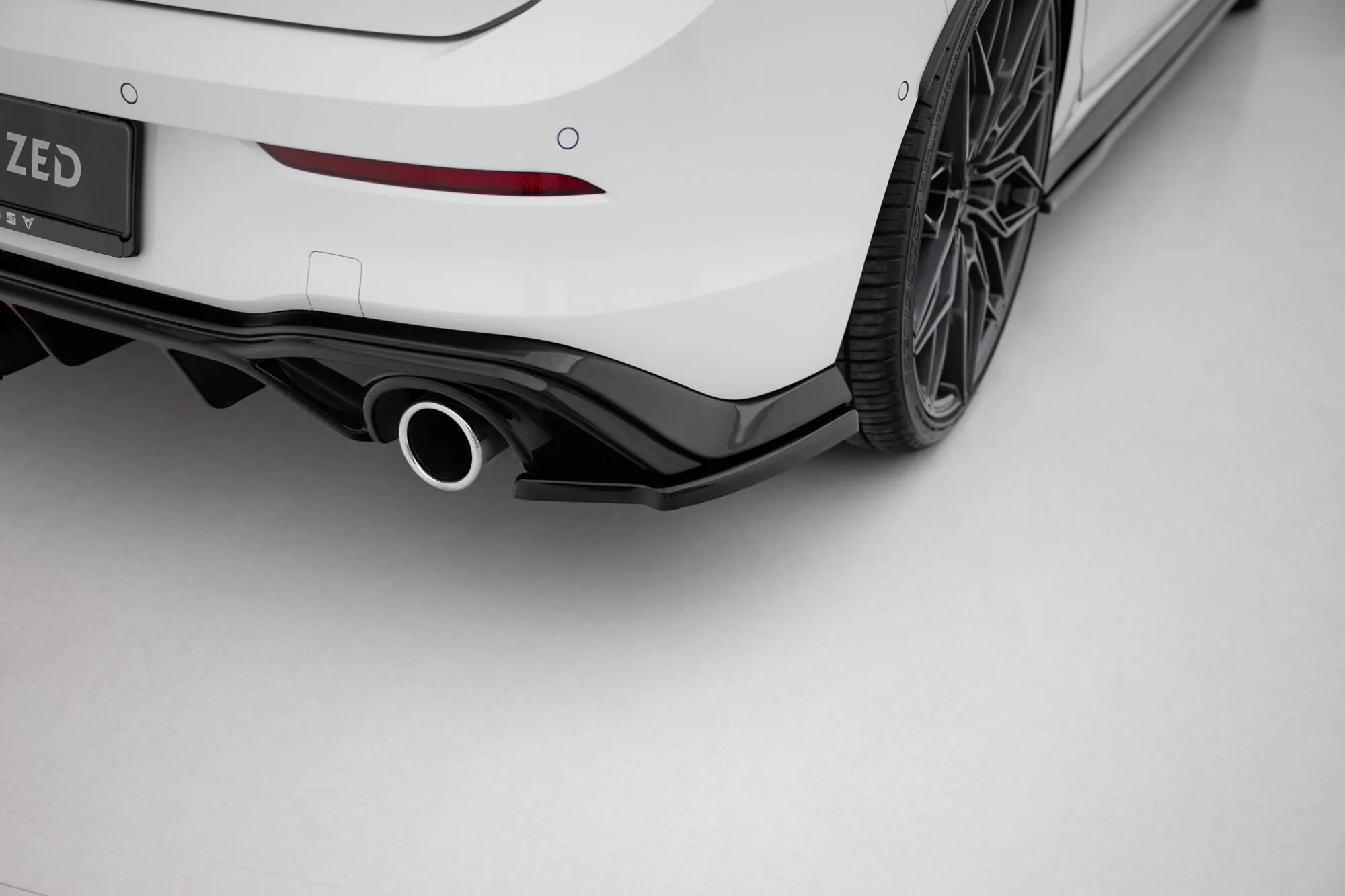 Sidesplitters bak V.3 VW Golf 8 GTI / GTE 2019 -> | Glossy Black Edition