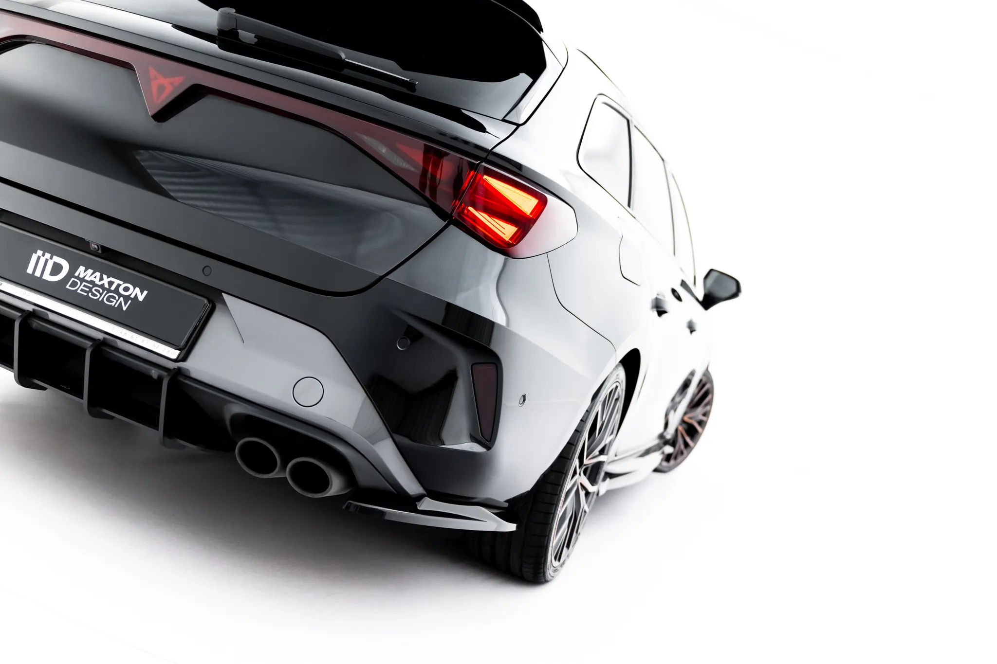 Sidesplitters bak V.4 Cupra Leon 2020-2026 | Glossy Black Edition