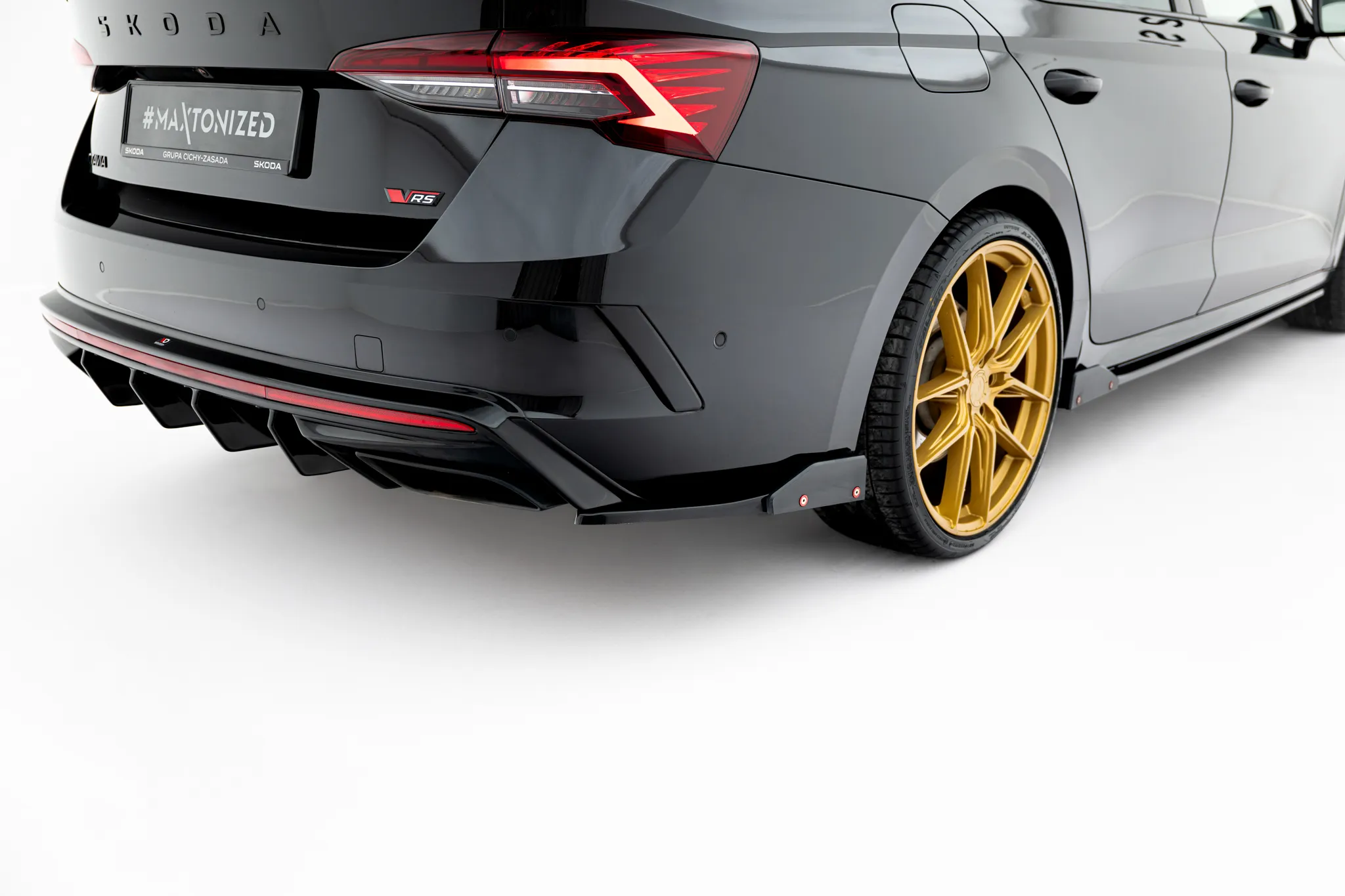 Sidesplitters bak V.4 + Flopper Skoda Octavia RS IV 2020 -> | Glossy Black Edition