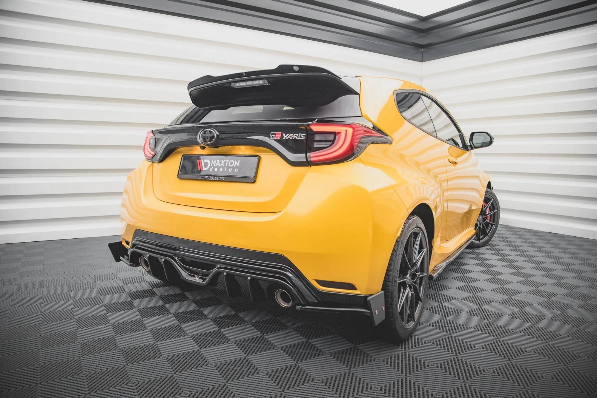 Sidesplitters bak V.4 + Flopper Toyota GR Yaris (Mk4) 2020-> | Glossy Black Edition