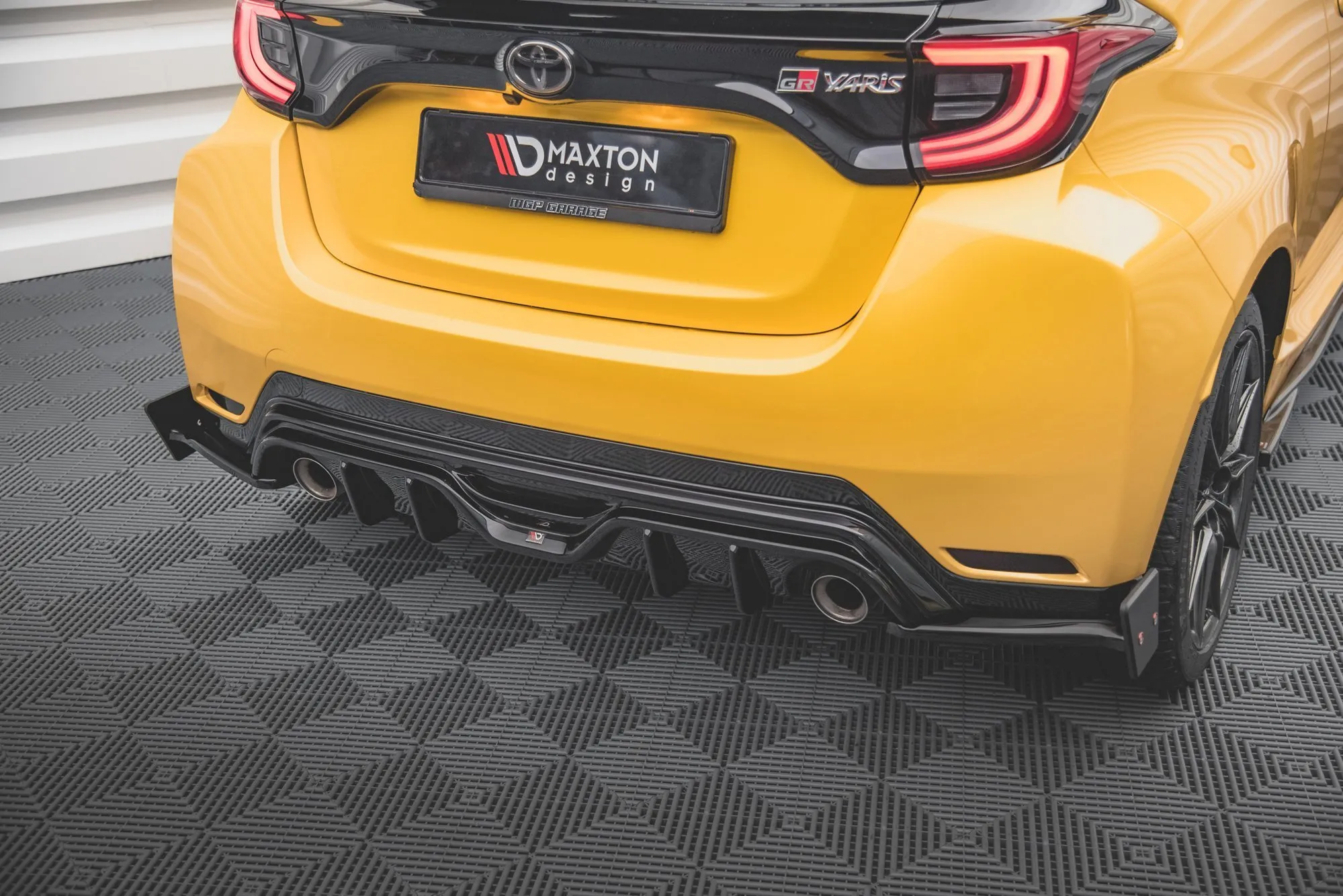 Sidesplitters bak V.4 + Flopper Toyota GR Yaris (Mk4) 2020-> | Glossy Black Edition – bilde 3