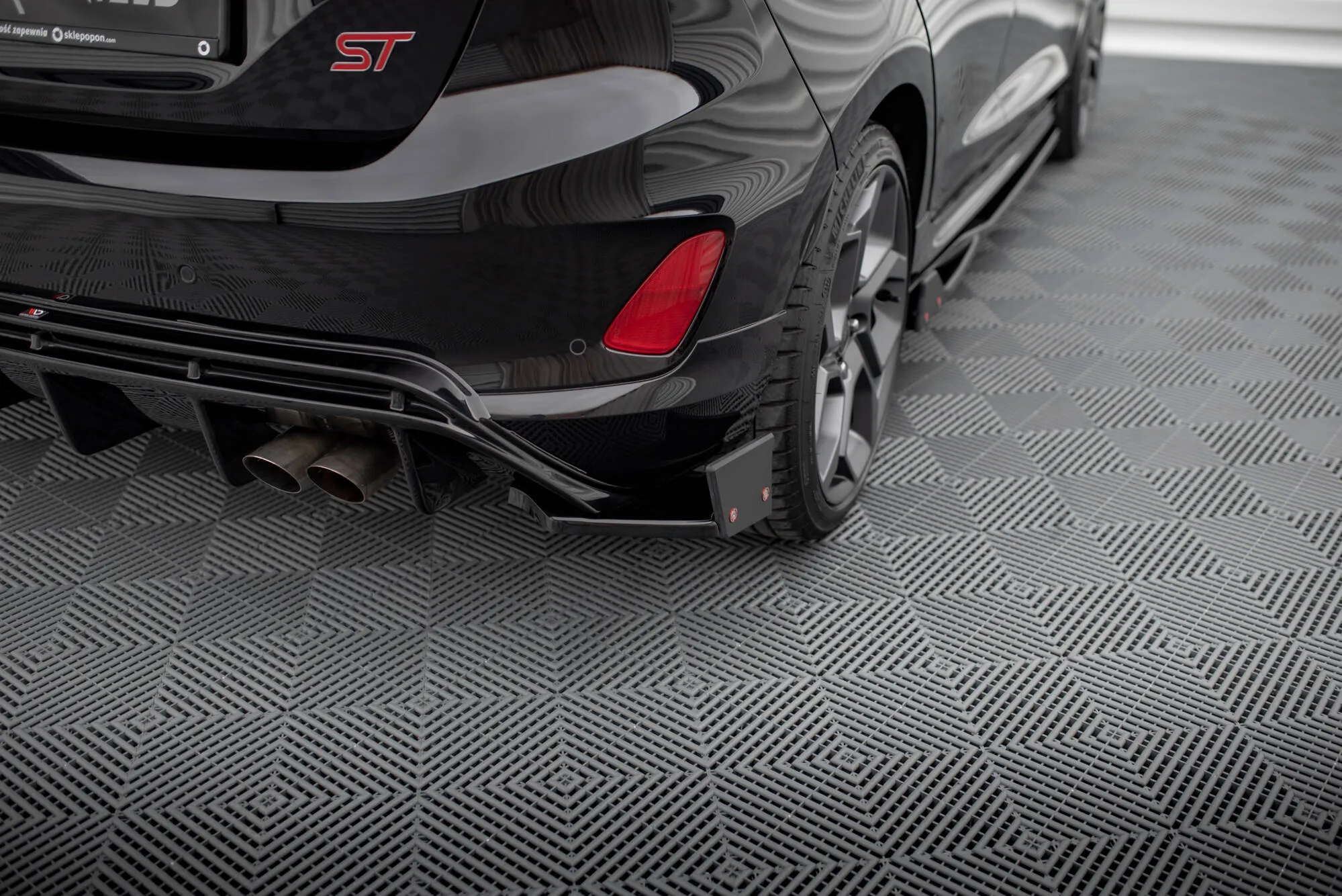 Sidesplitters bak V.4 + Flopper V.1 Ford Fiesta Mk7 ST / ST-Line 2016 - 2023 | Glossy Black Edition – bilde 3