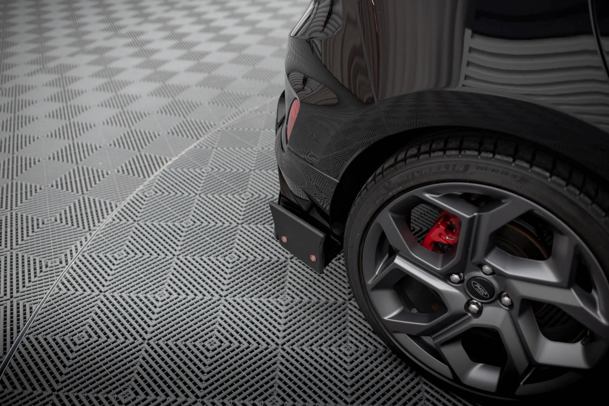 Sidesplitters bak V.4 + Flopper V.1 Ford Fiesta Mk7 ST / ST-Line 2016 - 2023 | Glossy Black Edition – bilde 4