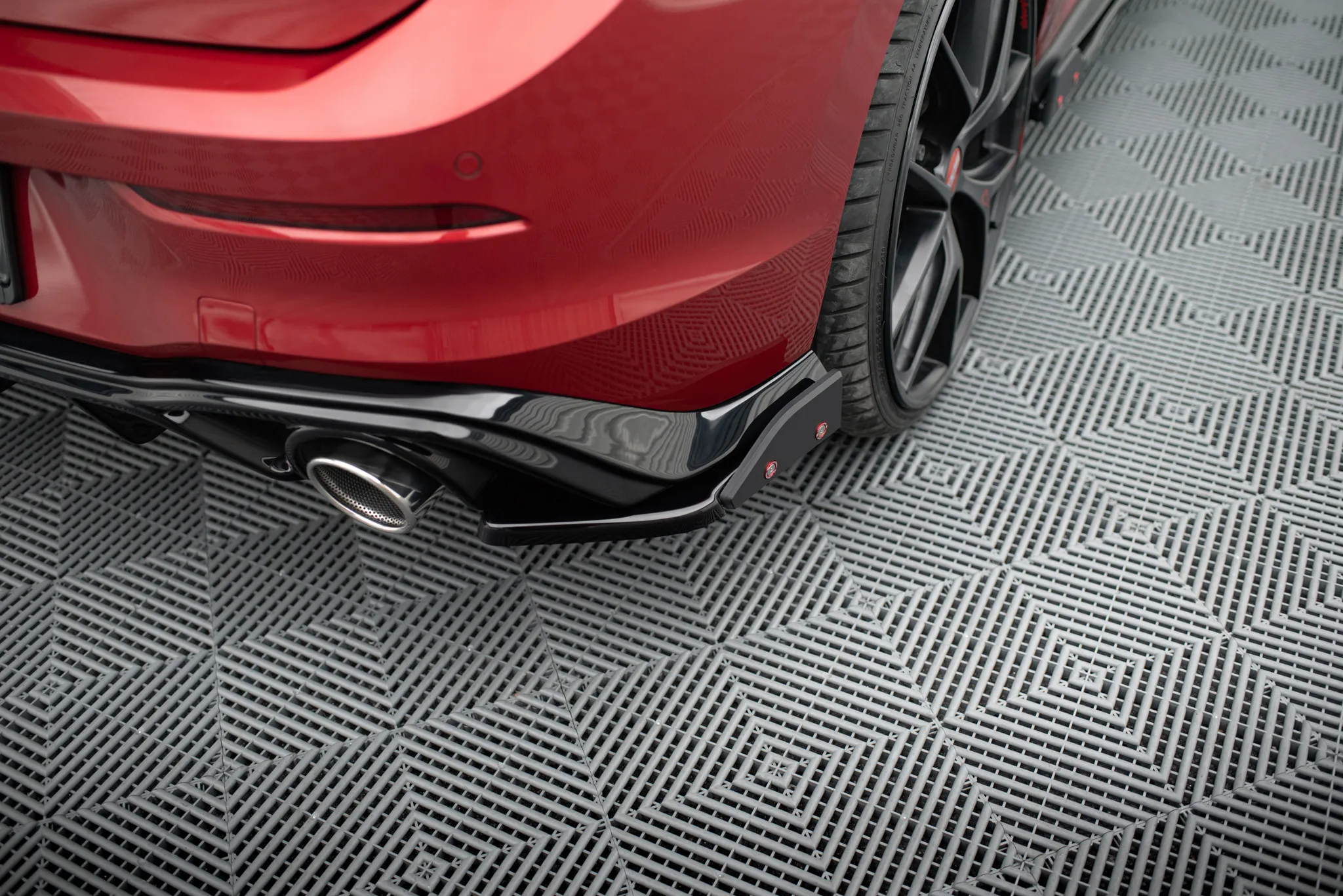 Sidesplitters bak V.4 + Flopper VW Golf 8 GTI / GTE 2019 -> | Glossy Black Edition – bilde 5