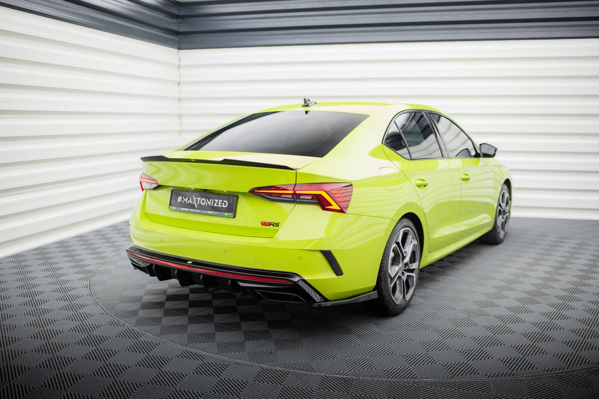 Sidesplitters bak V.4 Skoda Octavia RS IV 2020 -> | Glossy Black Edition – bilde 3