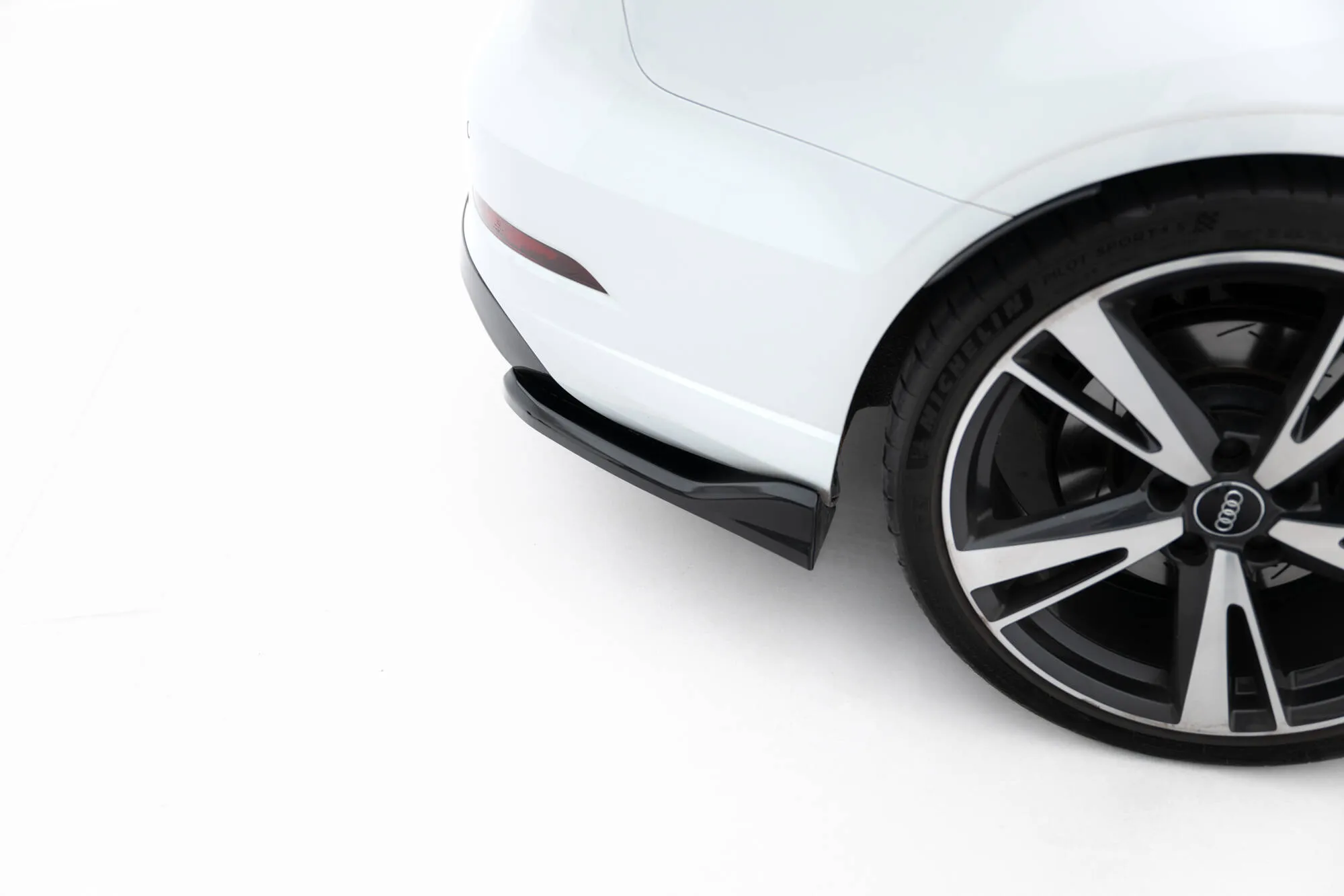 Sidesplitters bak V.5 Audi RS3 (8V) Sedan facelift 2017-2020 | Glossy Black Edition – bilde 2