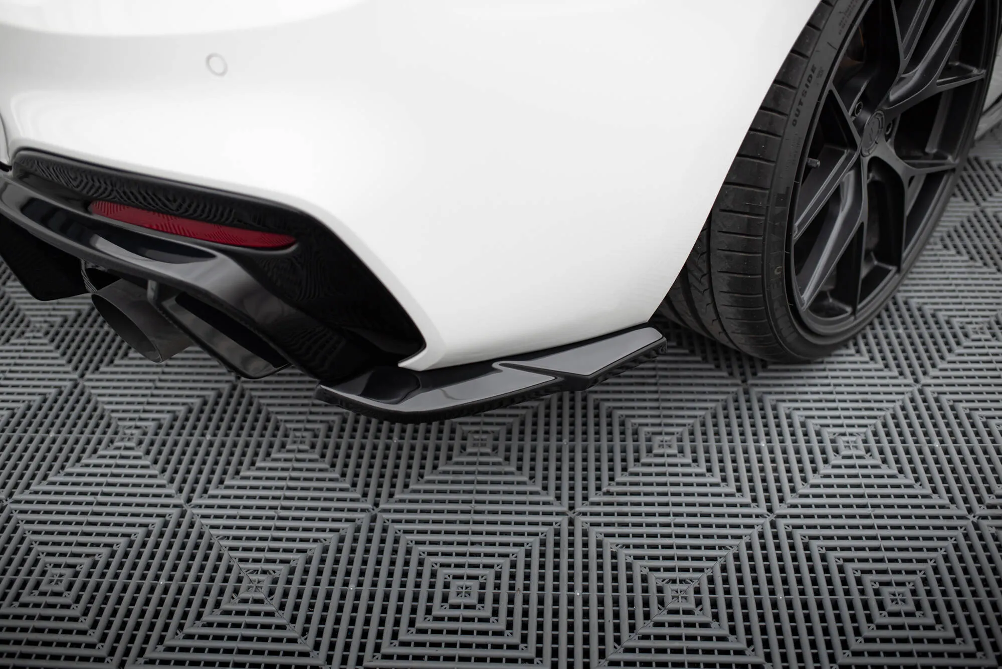 Sidesplitters bak V.5 BMW 1 (F20 / F21) M Power LCI 2015 - 2019 | Glossy Black Edition