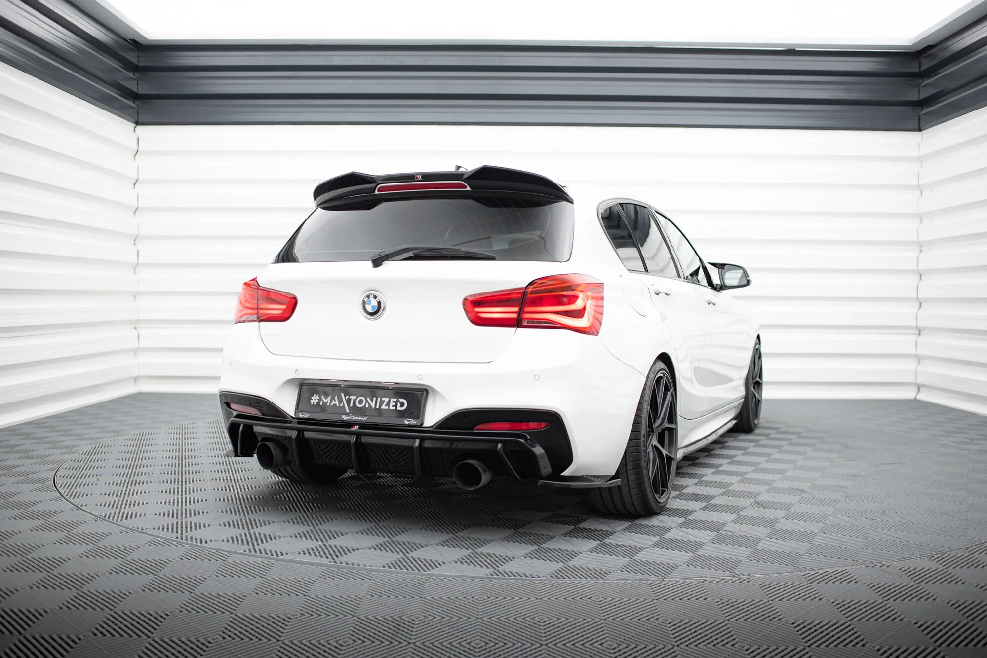 Sidesplitters bak V.5 BMW 1 (F20 / F21) M Power LCI 2015 - 2019 | Glossy Black Edition – bilde 2