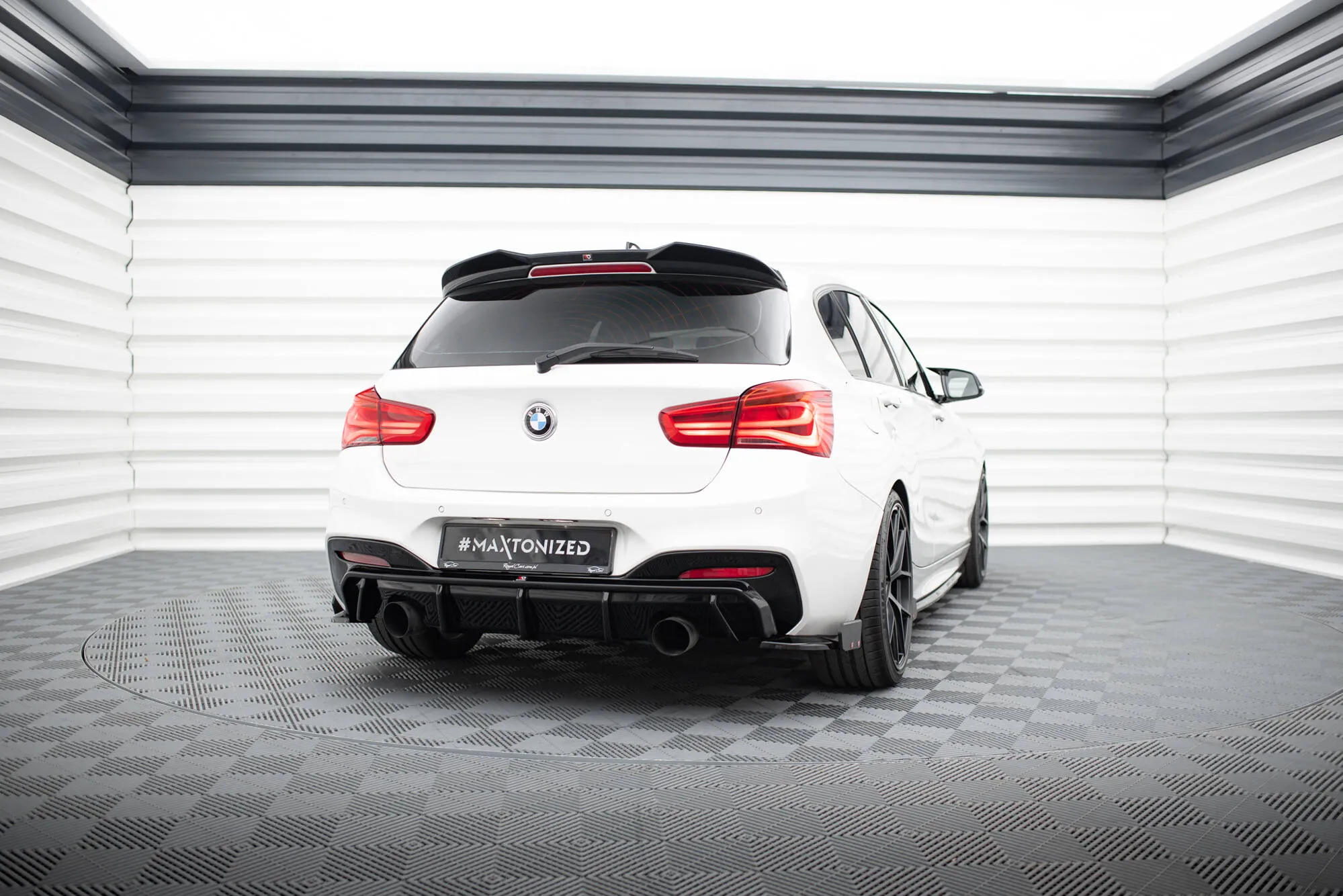 Sidesplitters bak V.5 + Flopper BMW 1 (F20 / F21) M Power LCI 2015 - 2019 | Glossy Black Edition – bilde 2